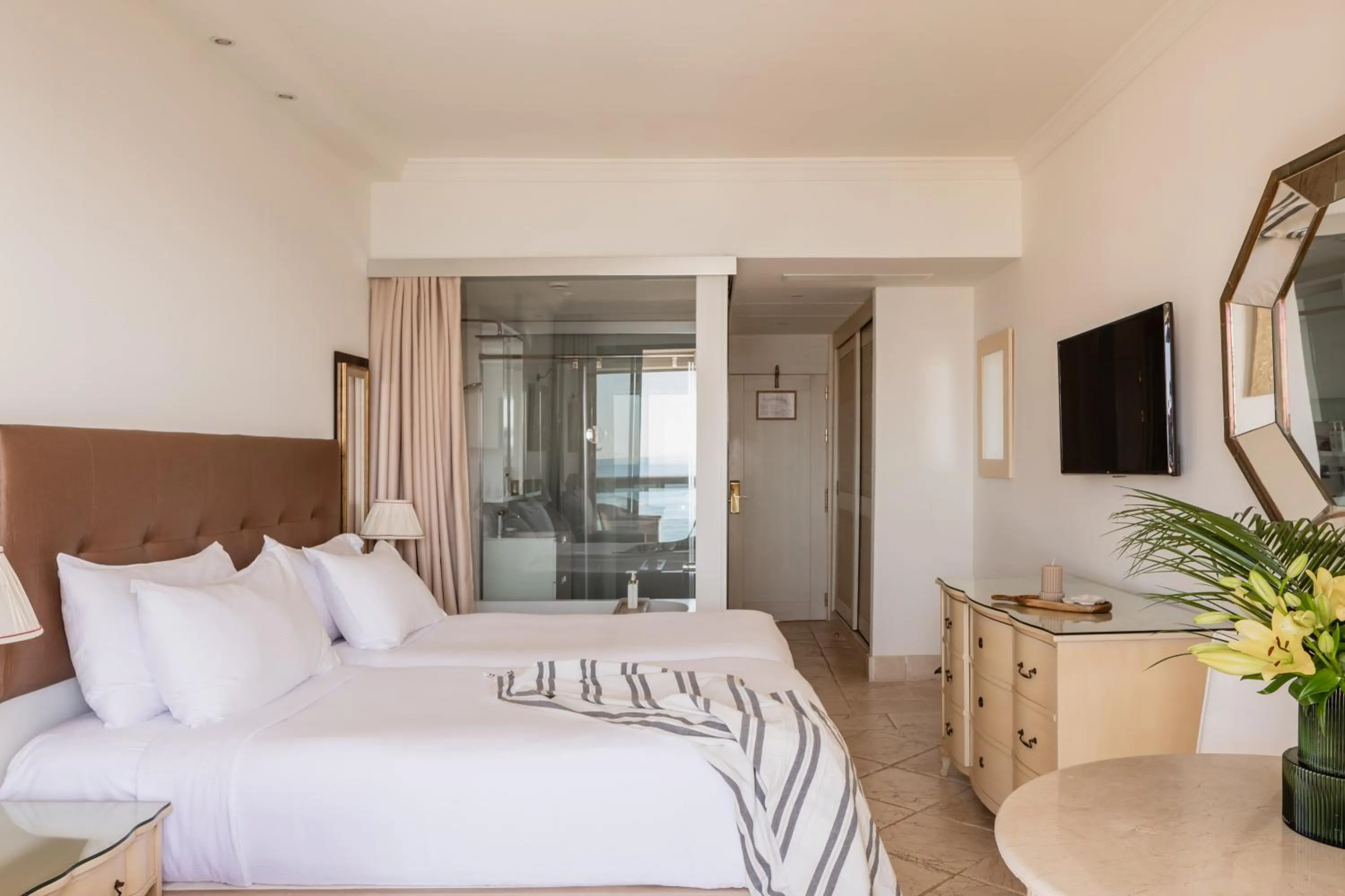 Bed in Hotel Don Pepe Gran Meliá