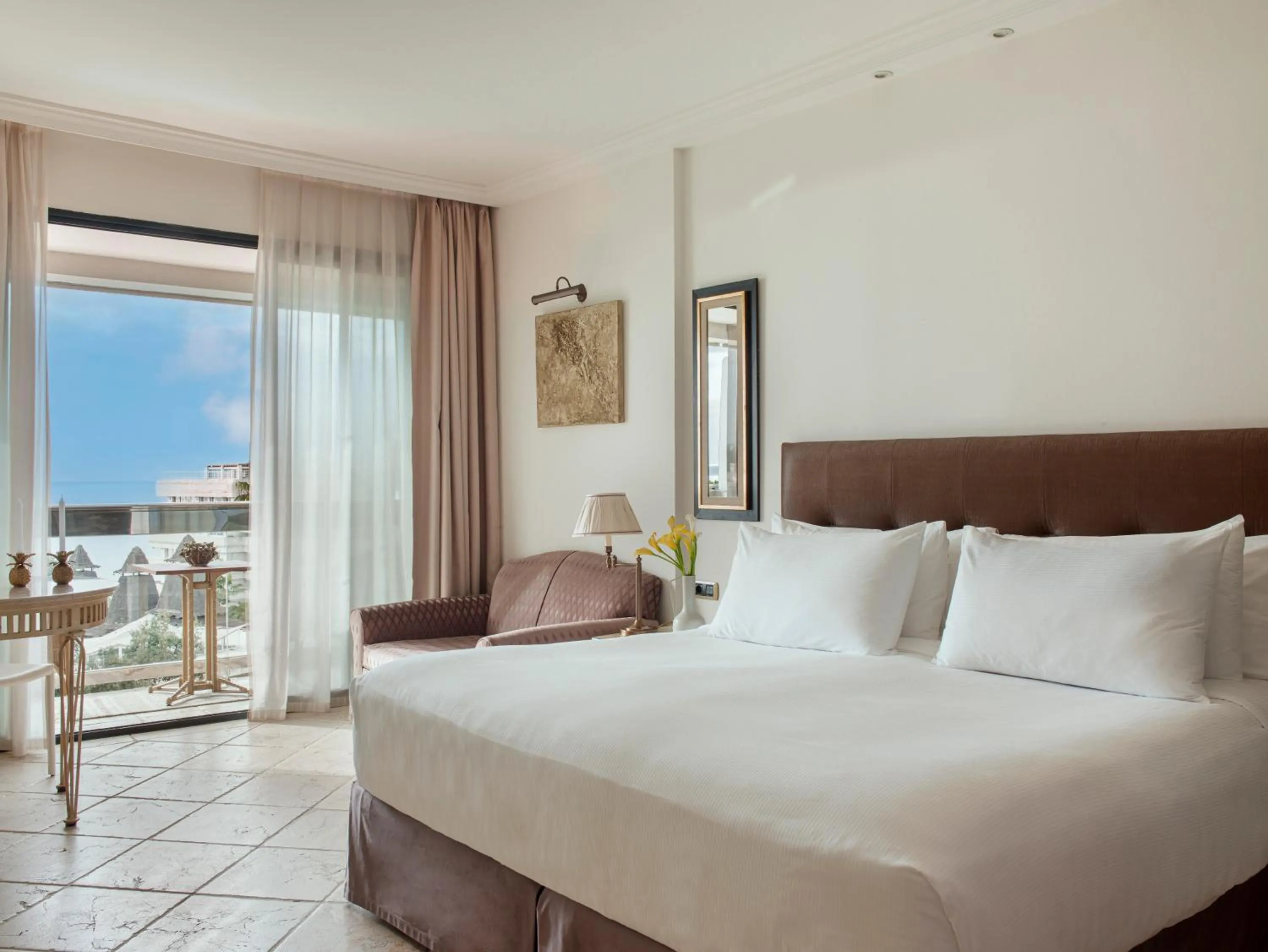 Bed in Hotel Don Pepe Gran Meliá