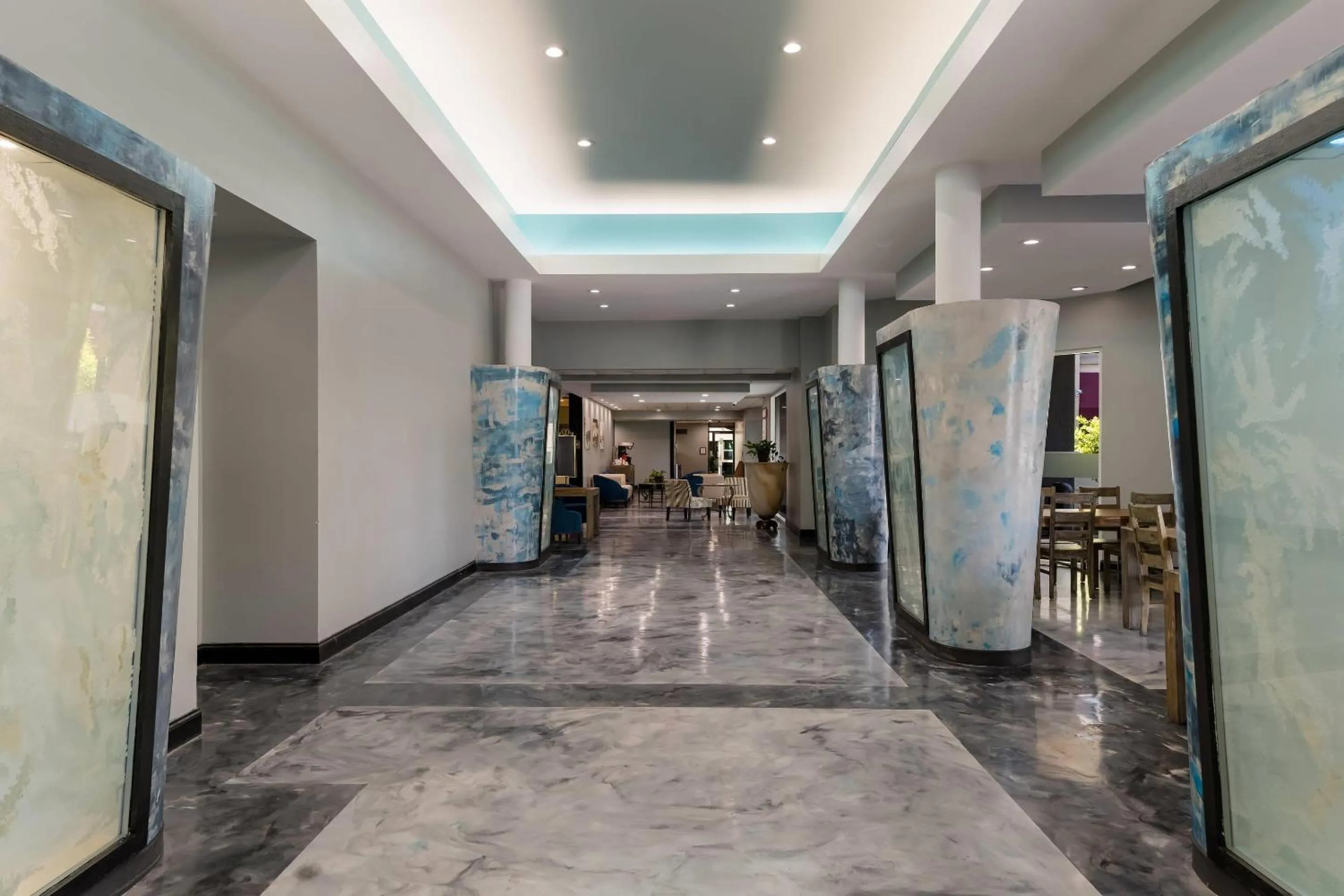 Lobby or reception in Suburban Studios San Angelo near Convention Center