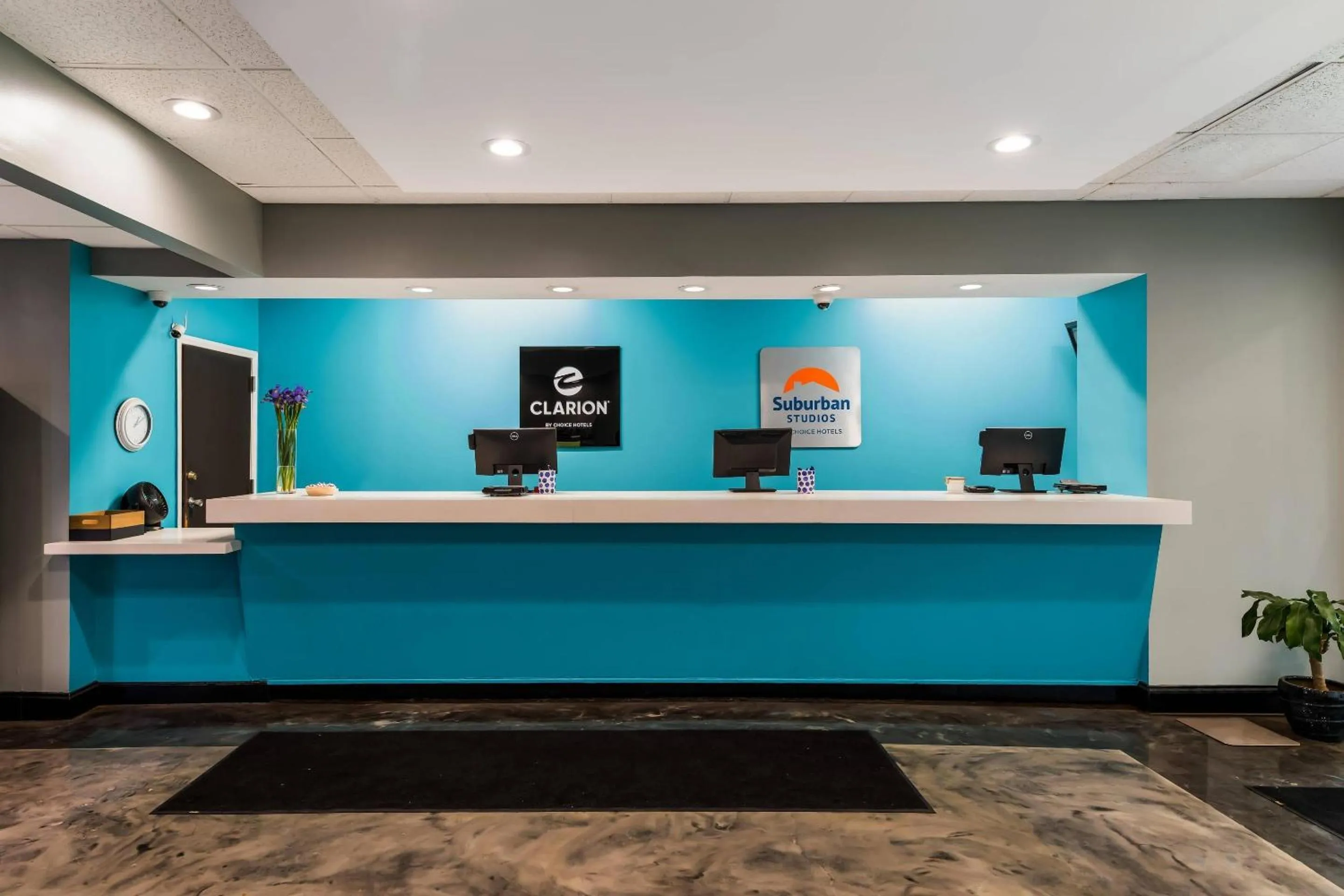 Lobby or reception in Suburban Studios San Angelo near Convention Center