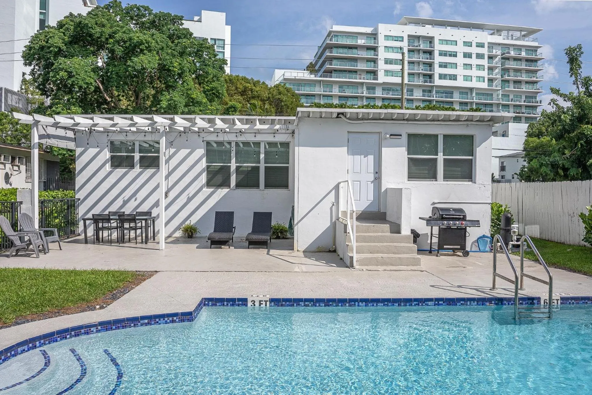 Oia House Brickell Beach 10 minutes Pool Location