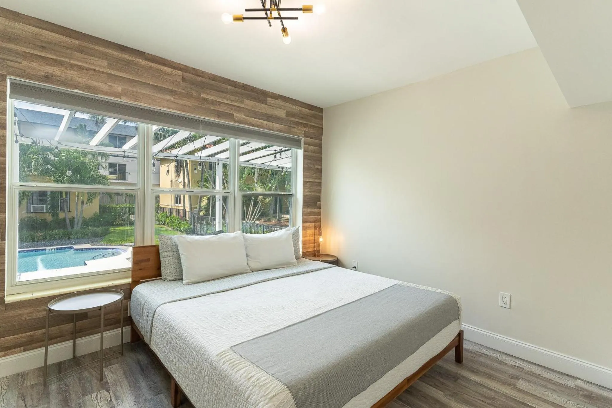 Bed in Oia House Brickell Beach 10 minutes Pool Location