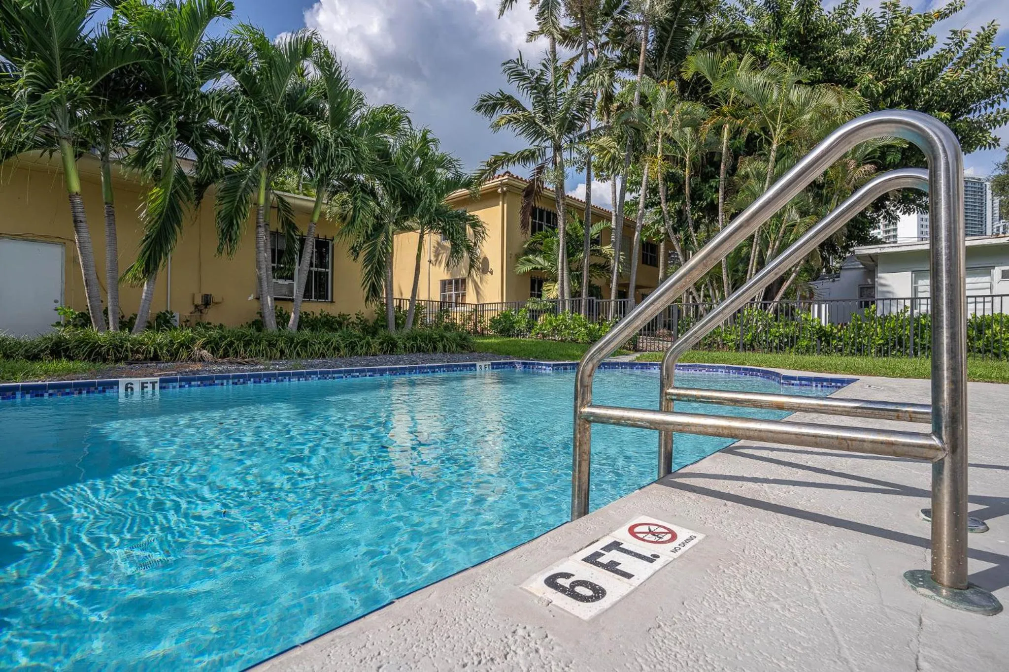 Oia House Brickell Beach 10 minutes Pool Location