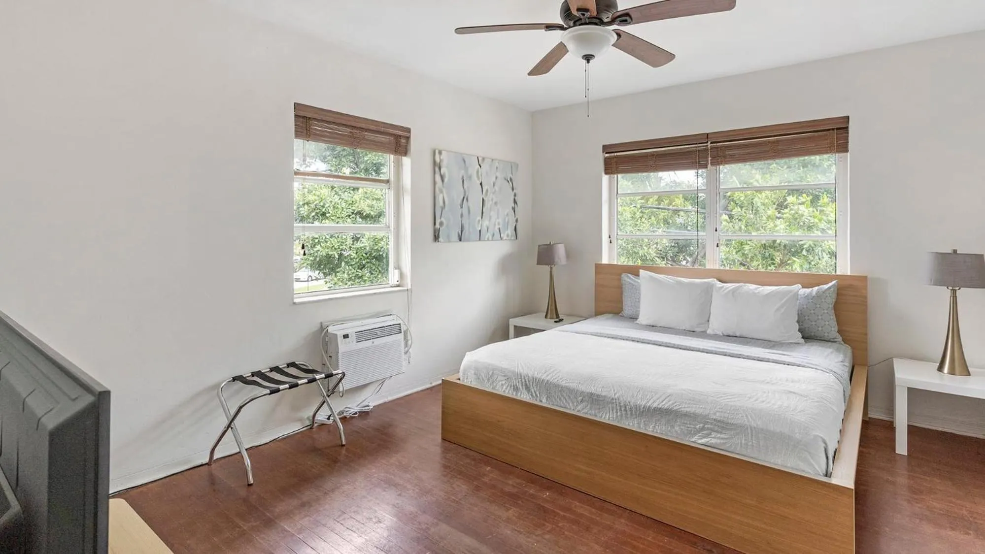 Bed in Brickell Tree Apartment Beach 10min Location Shops