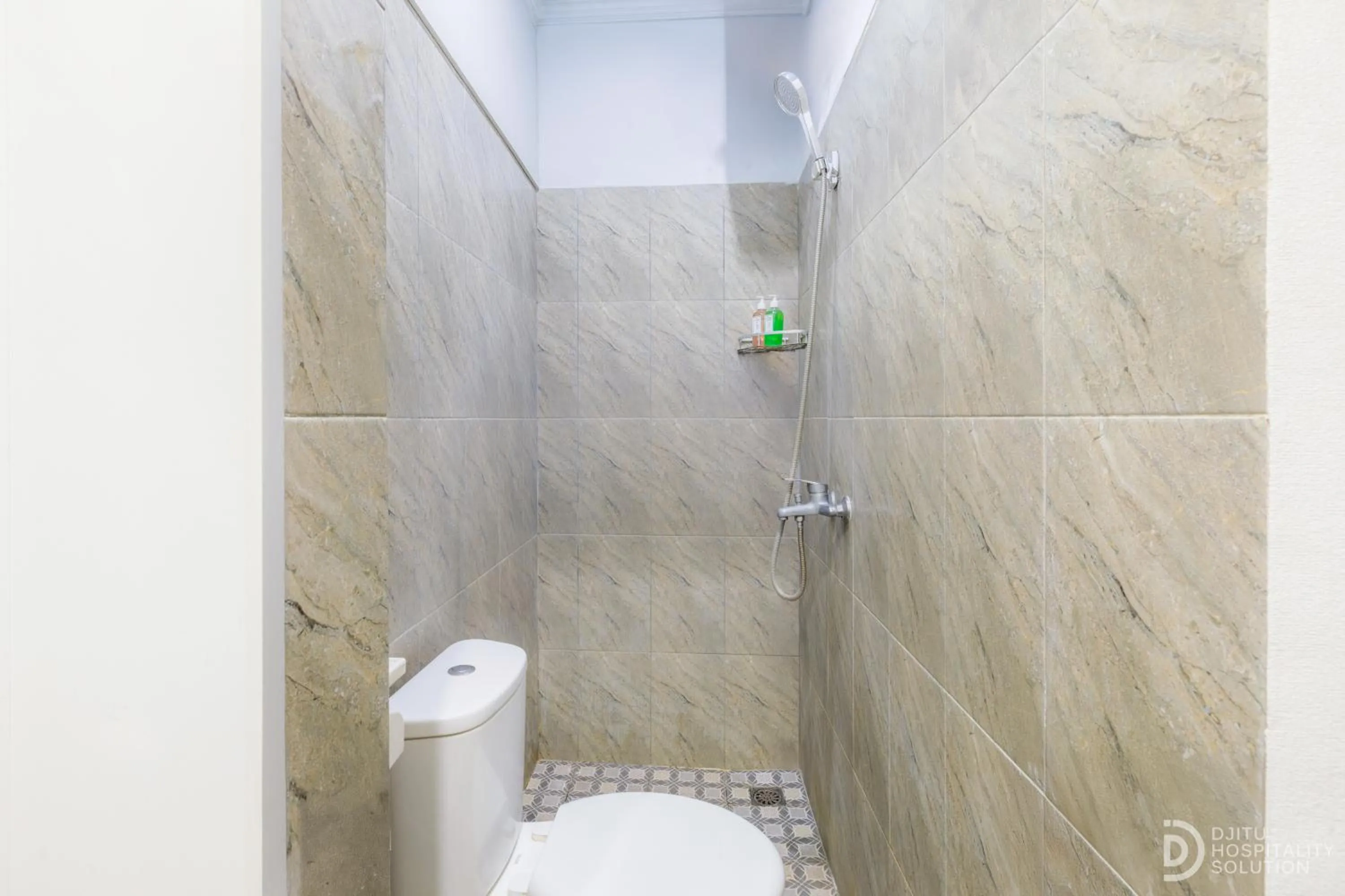 Shower in Bali DD homestay seminyak