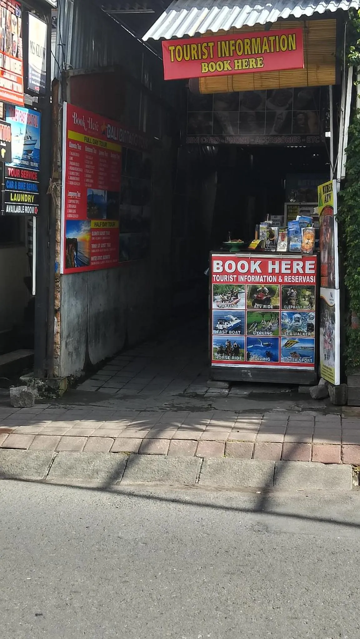 Street view in Bali DD homestay seminyak