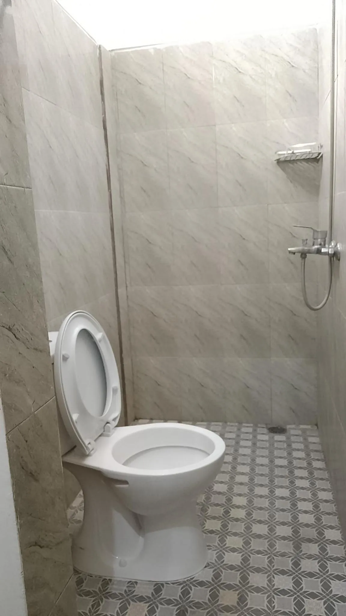 Shower in Bali DD homestay seminyak