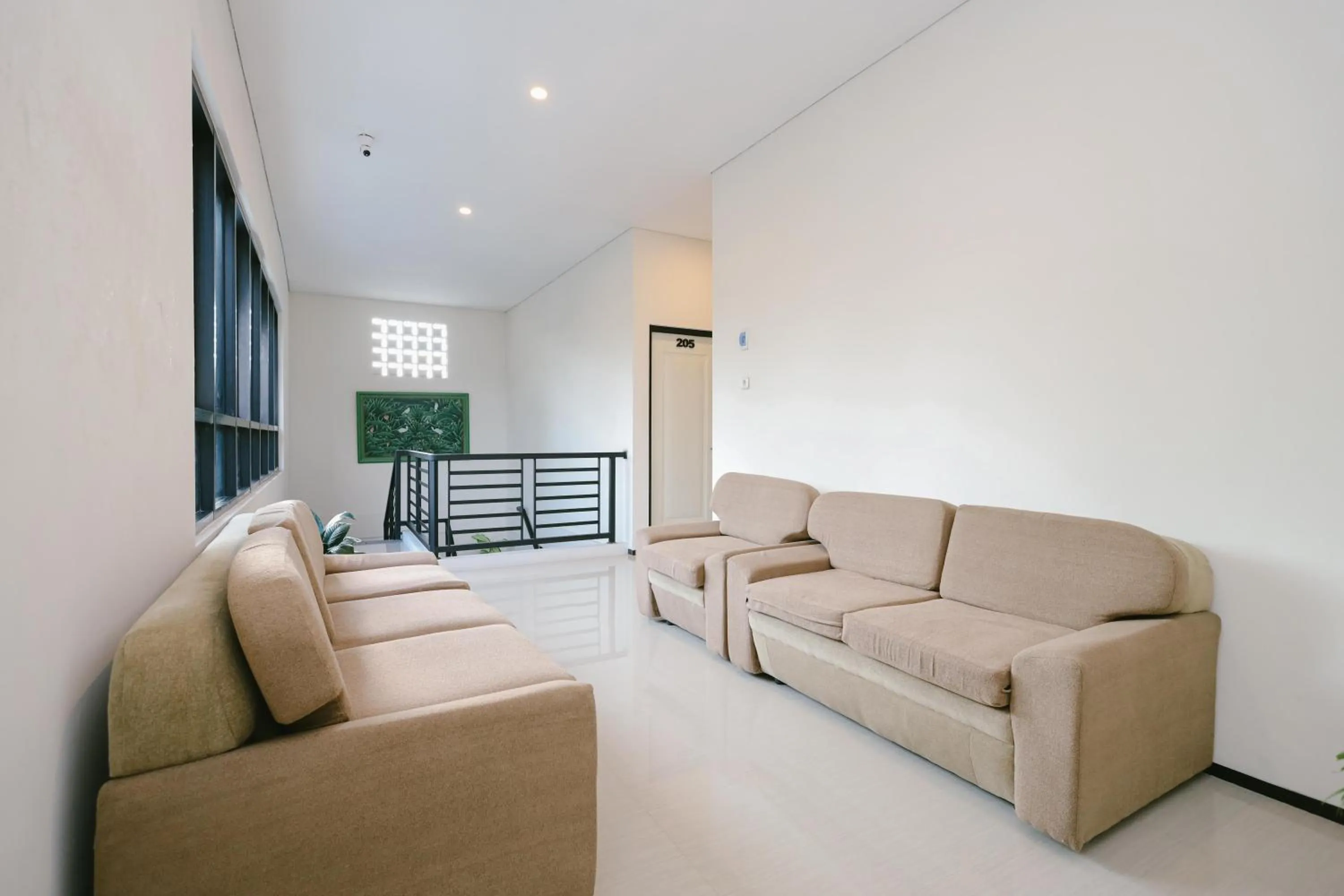 Seating area in Urbanview B Syariah Lumajang by RedDoorz