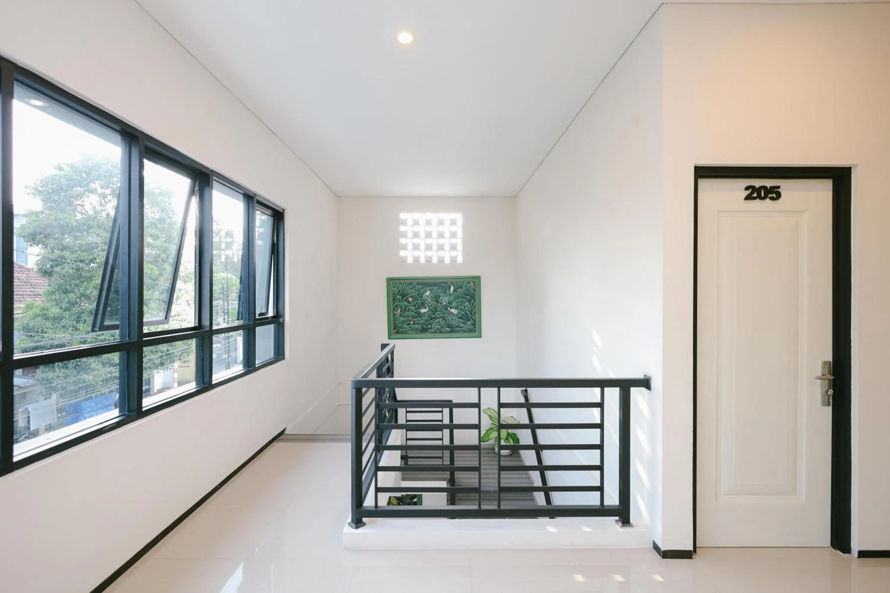 Seating area in Urbanview B Syariah Lumajang by RedDoorz