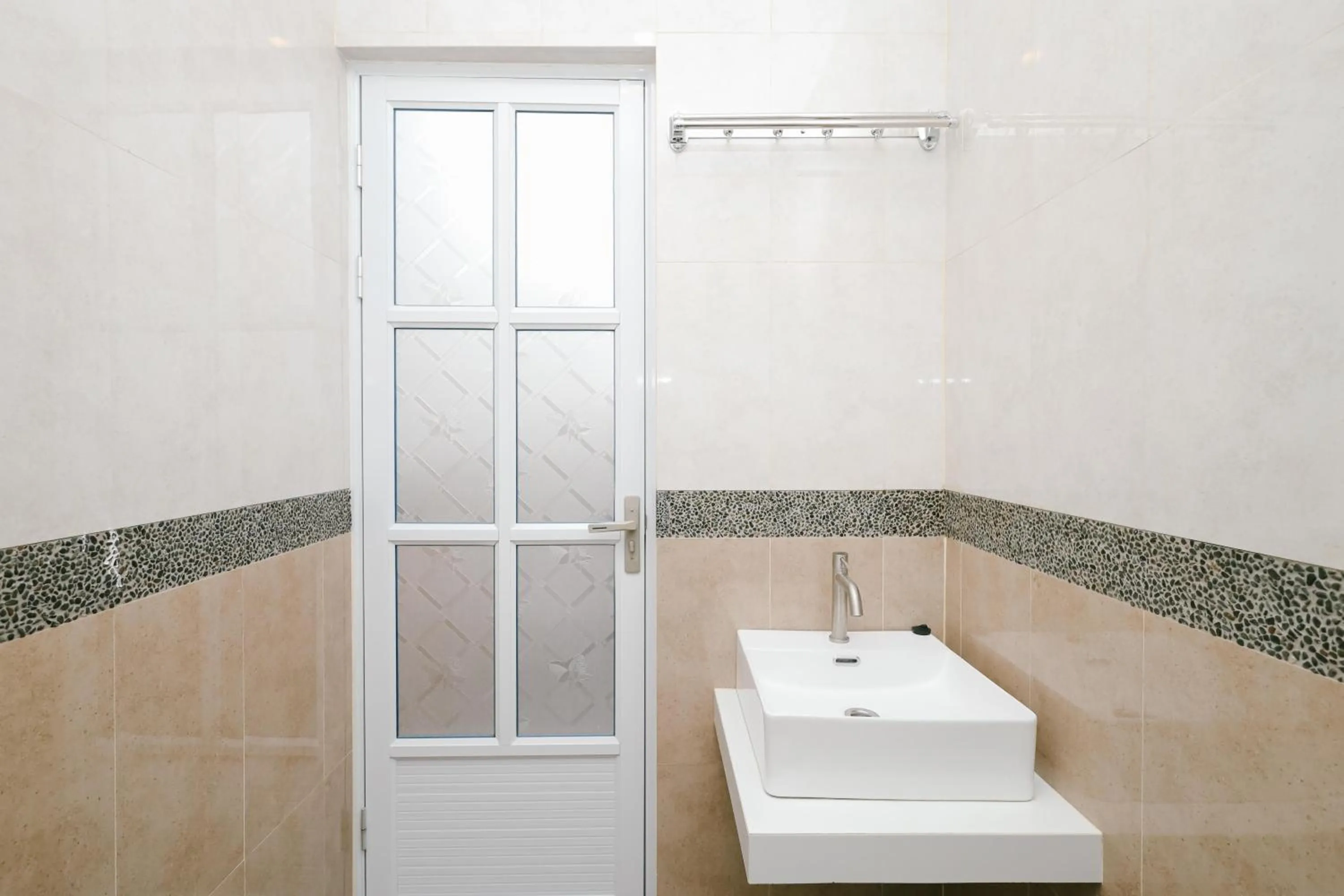 Bathroom in Urbanview B Syariah Lumajang by RedDoorz