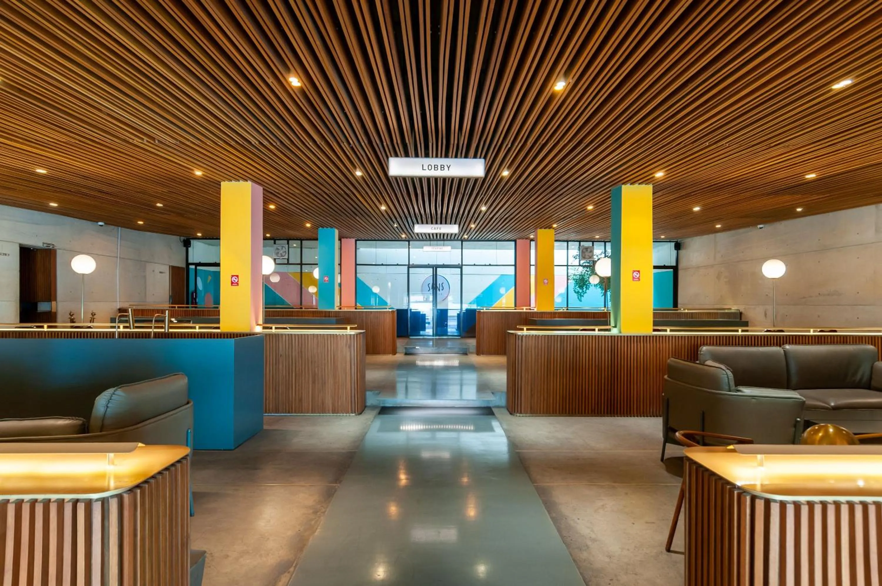 Seating area in Sans Hotel Finest Medan