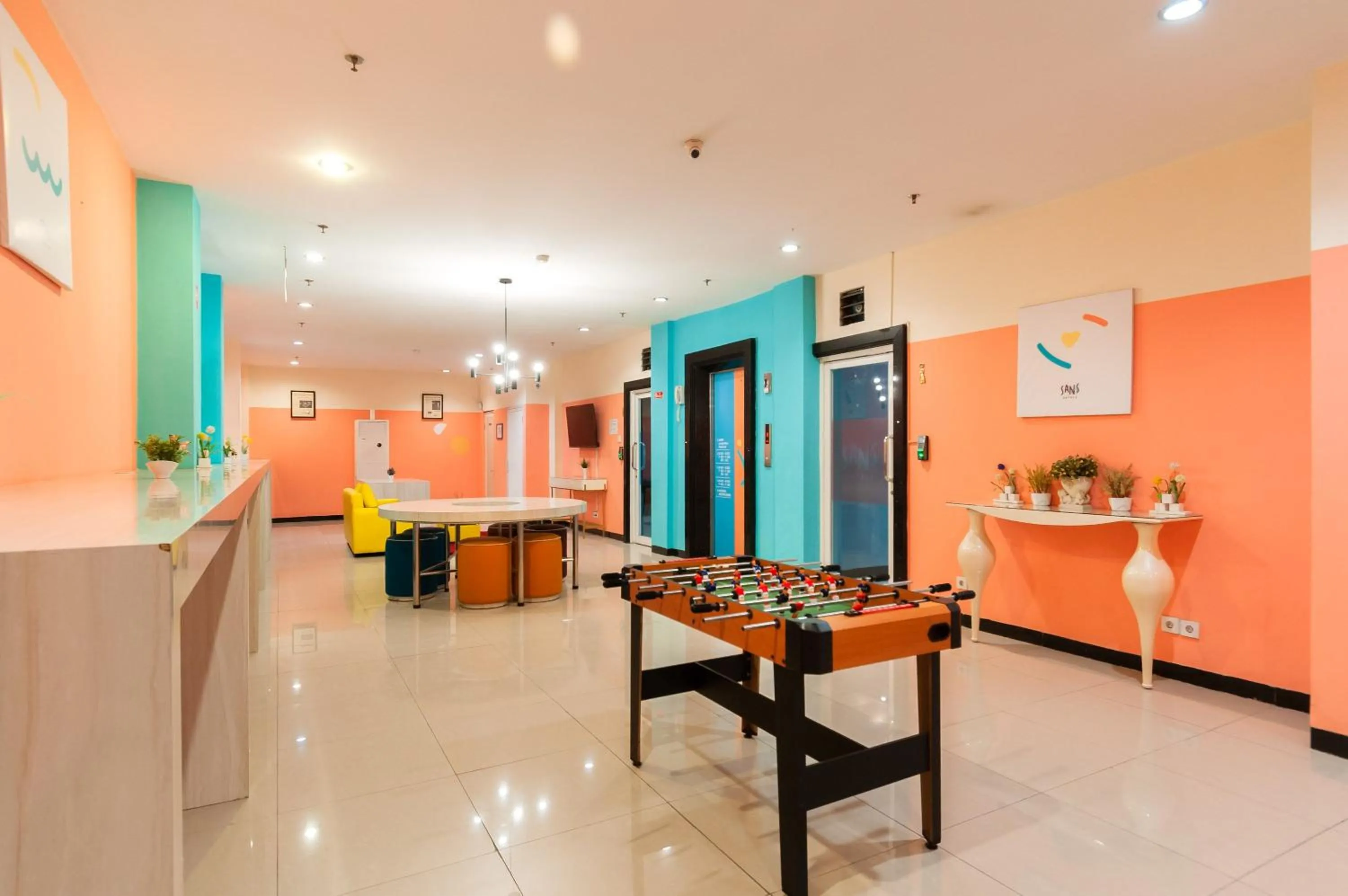 Seating area in Sans Hotel Finest Medan