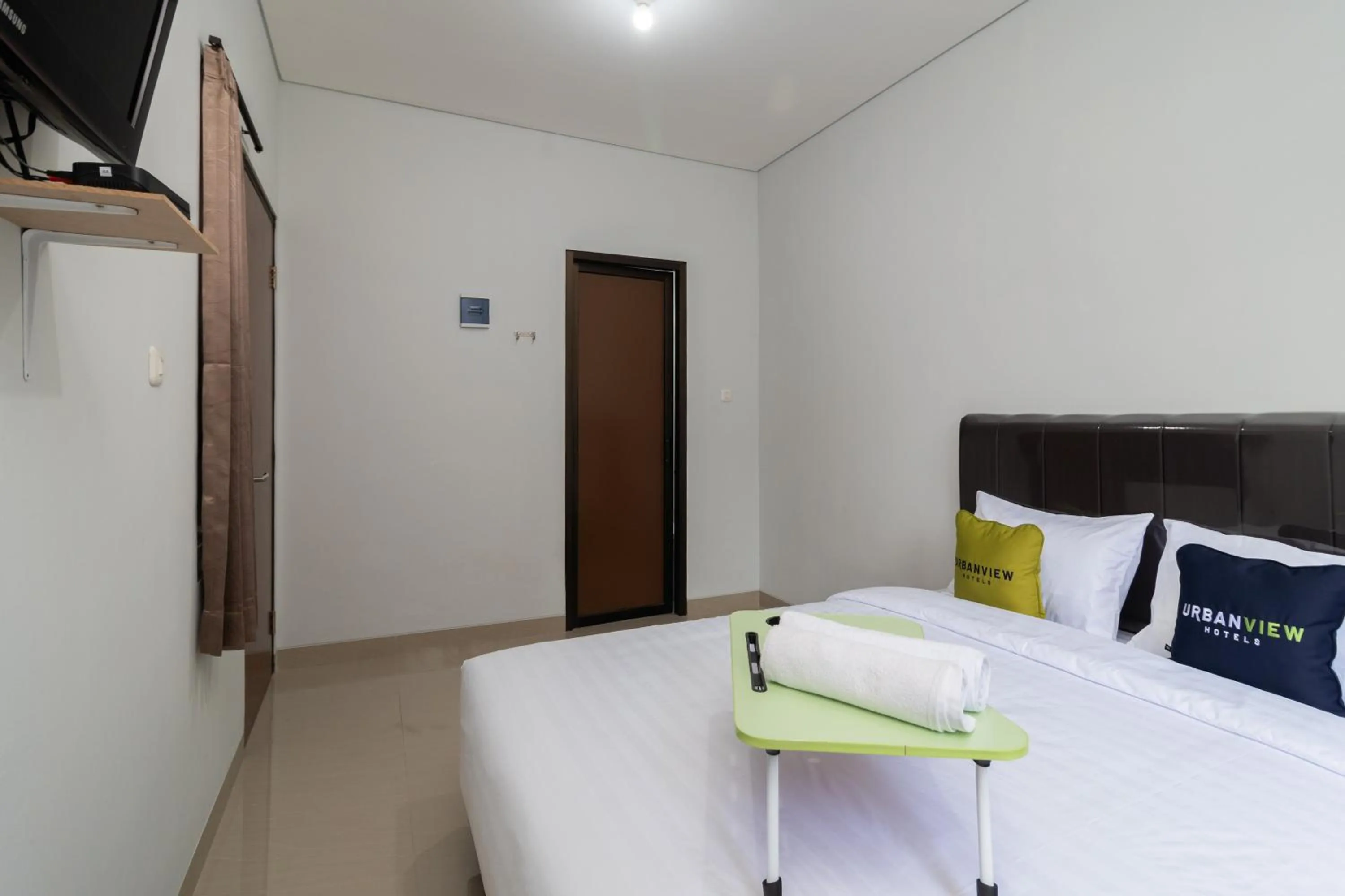 Bedroom, Bed in Urbanview Hotel Pasar Baru Jakarta by RedDoorz