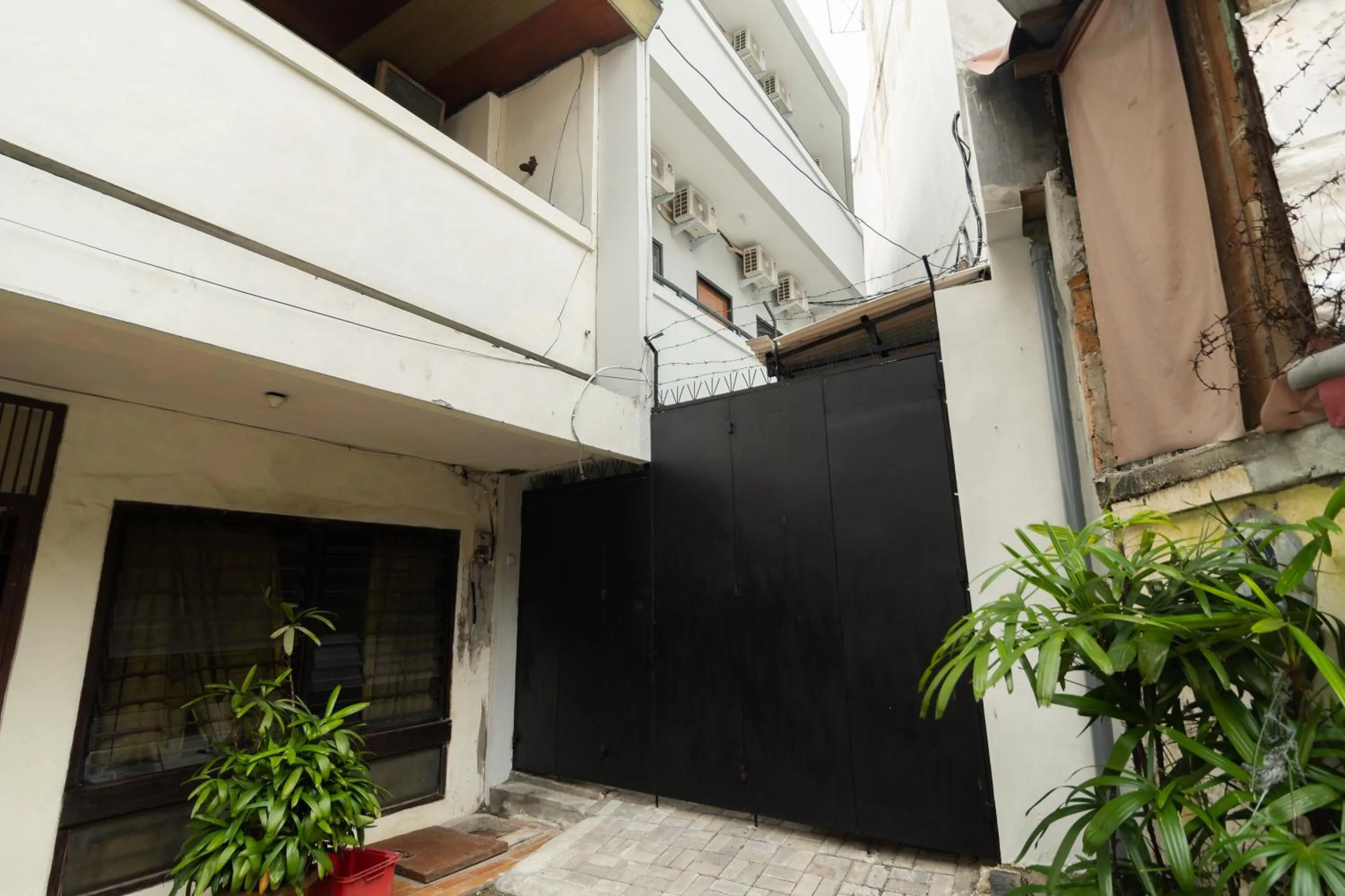 Property building in Urbanview Hotel Pasar Baru Jakarta by RedDoorz