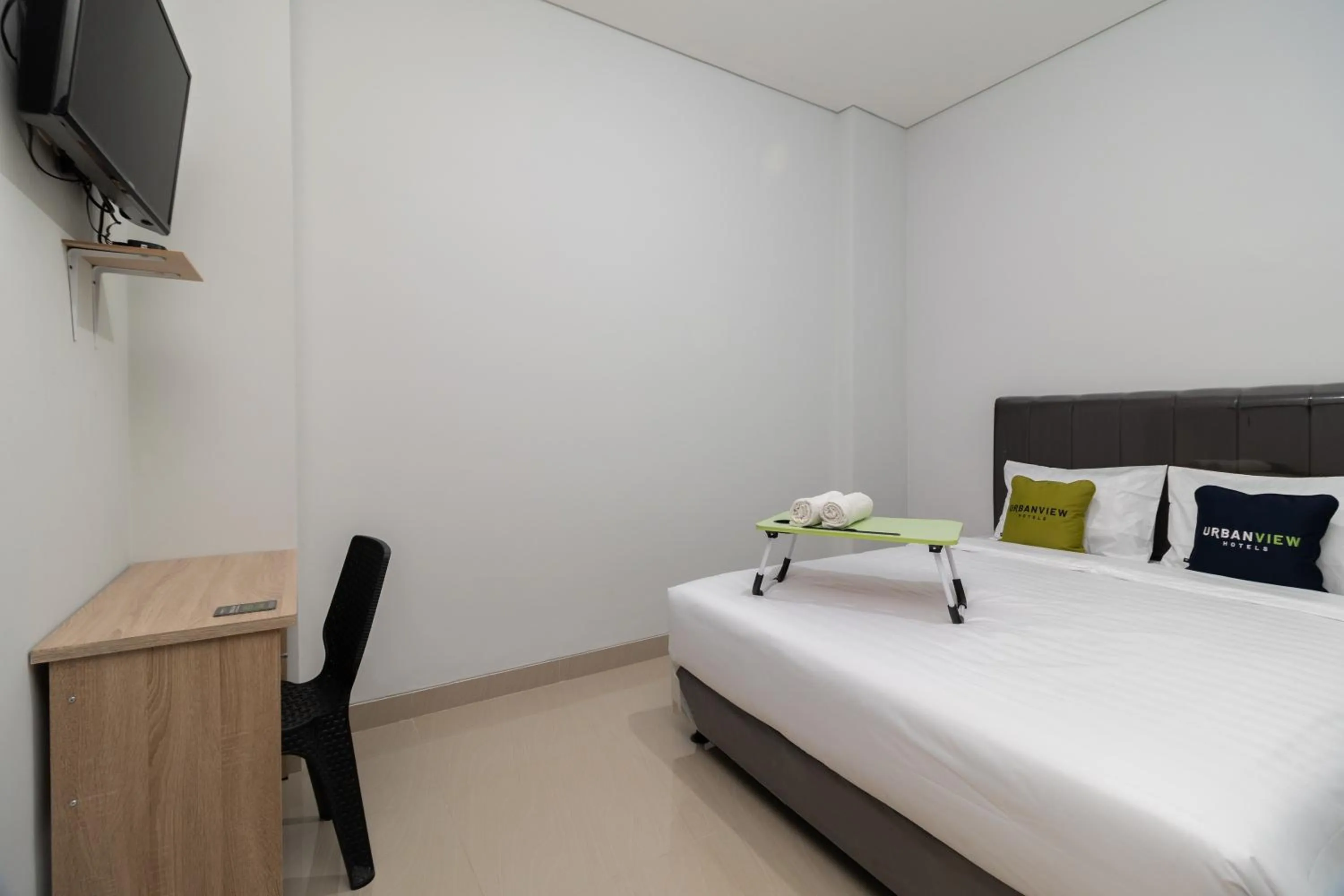 Bedroom, Bed in Urbanview Hotel Pasar Baru Jakarta by RedDoorz