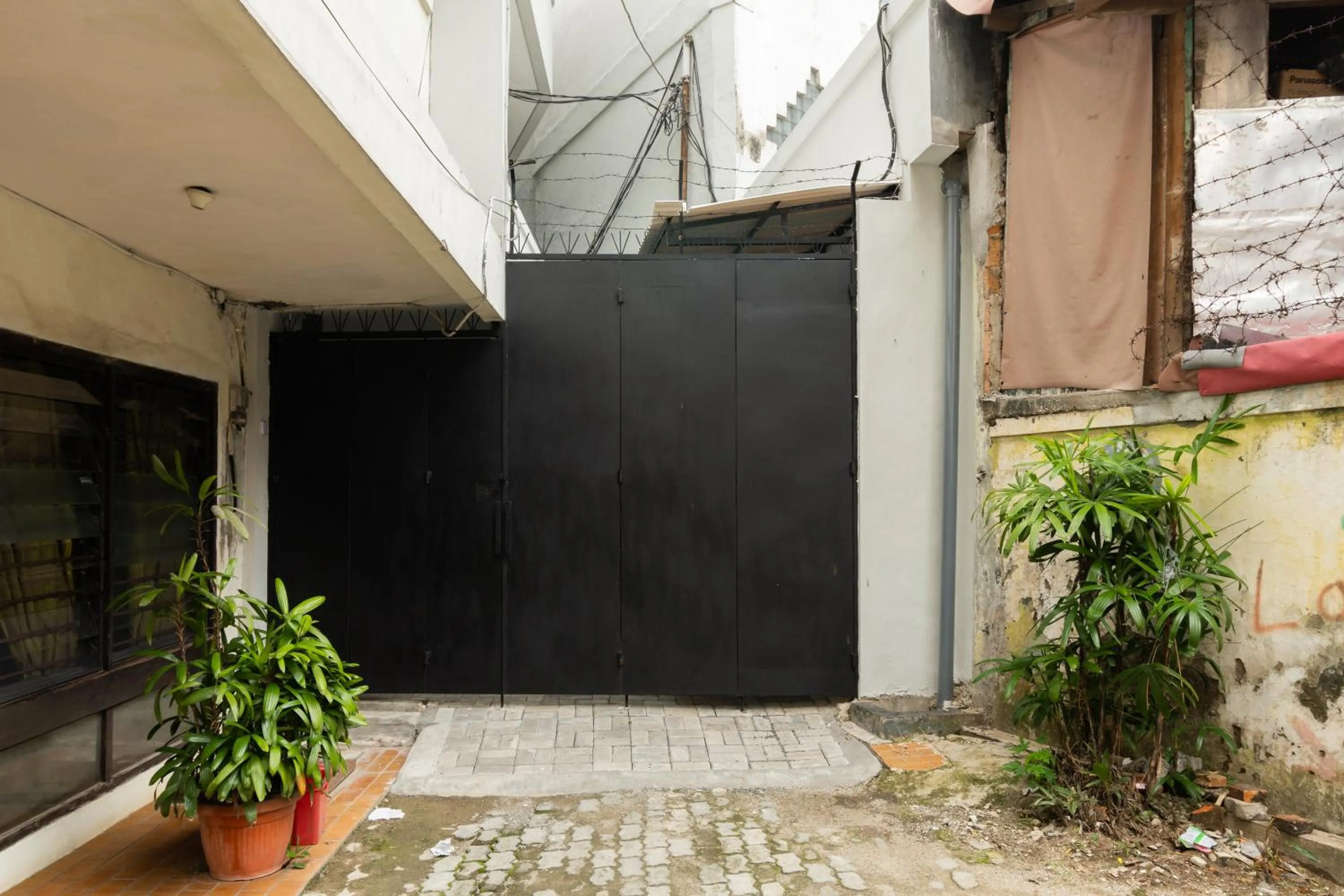 Property building in Urbanview Hotel Pasar Baru Jakarta by RedDoorz