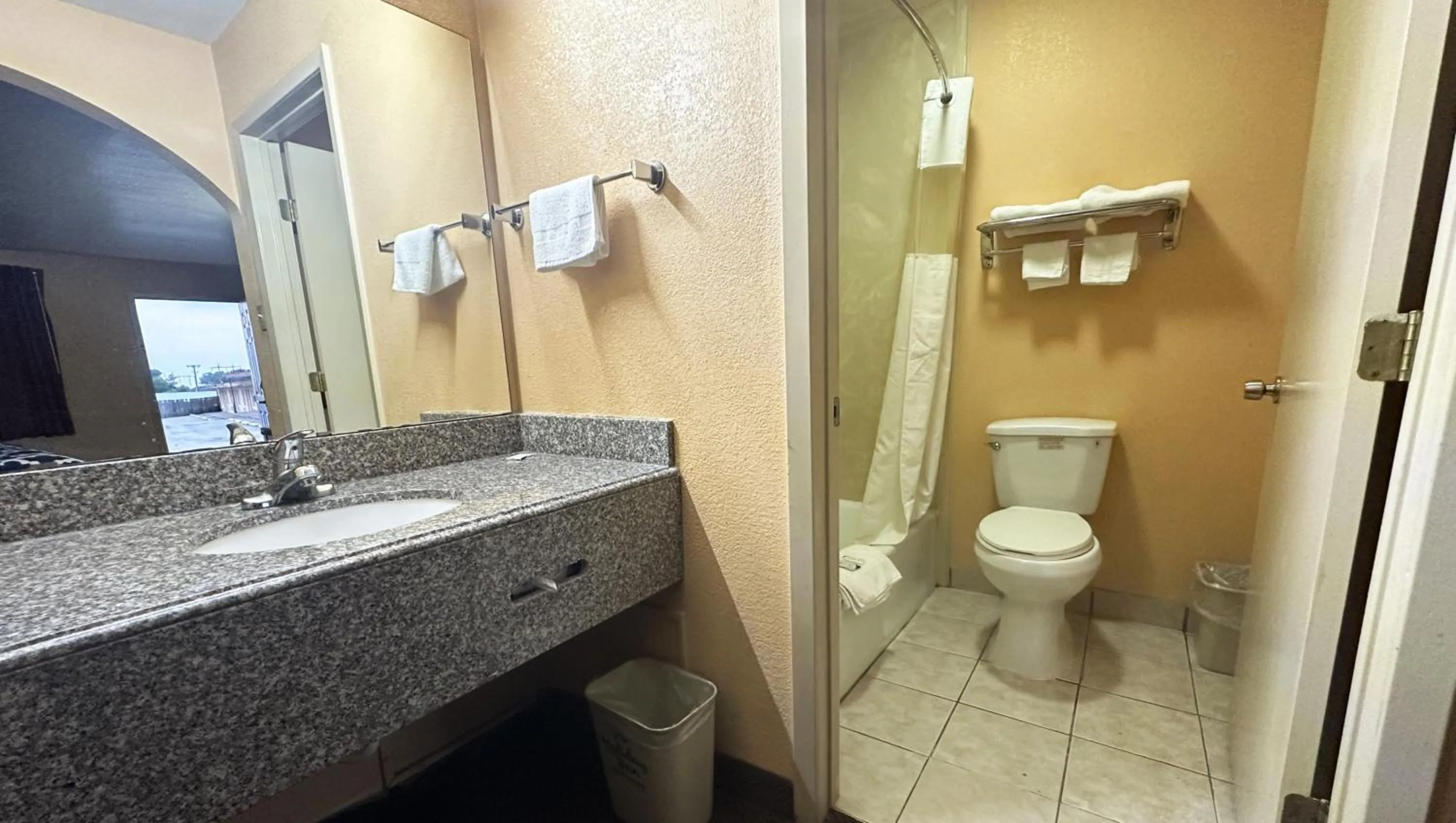 Bathroom in Apollo Lodge and RV Park