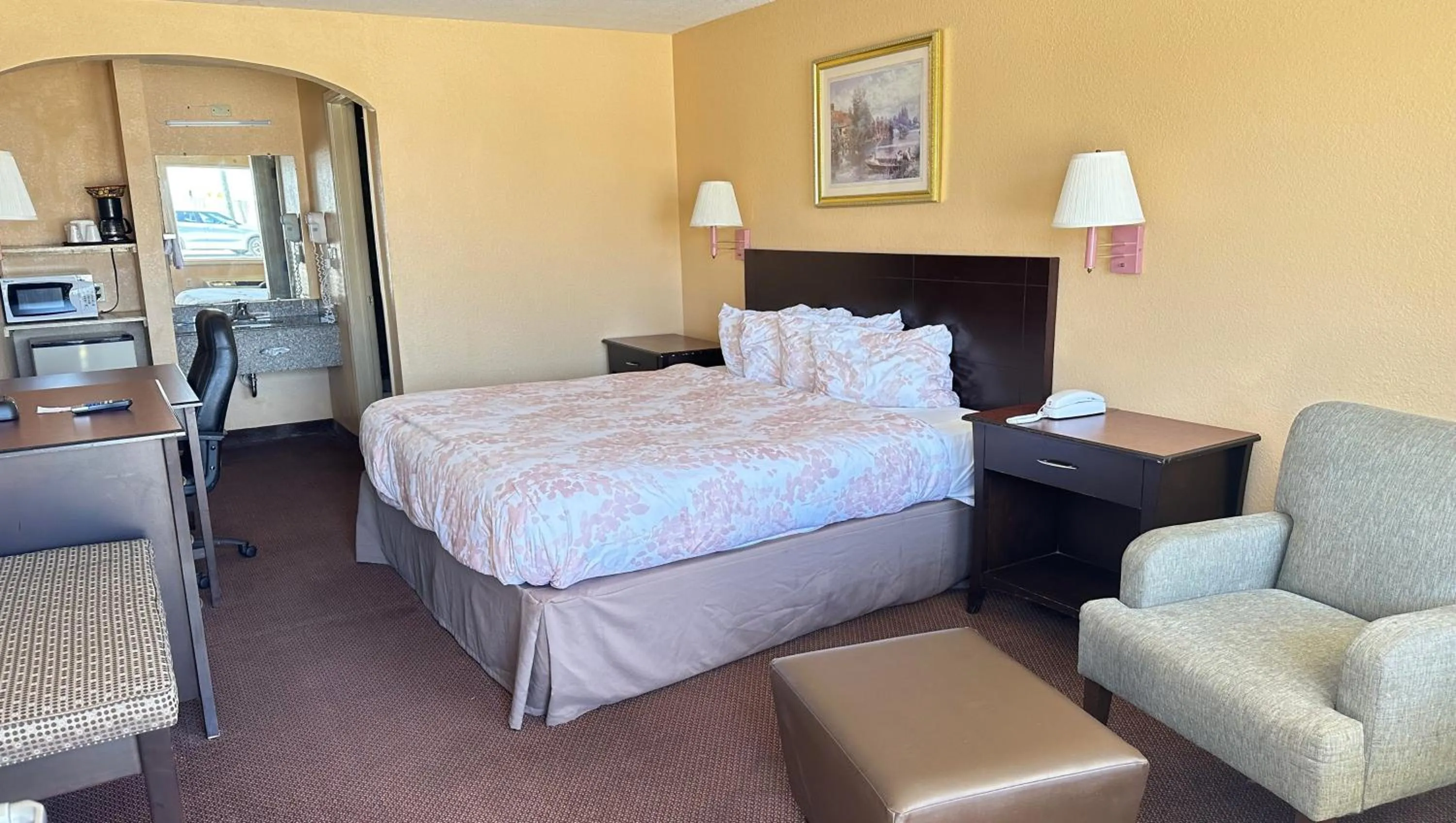 Bedroom, Bed in Apollo Lodge and RV Park