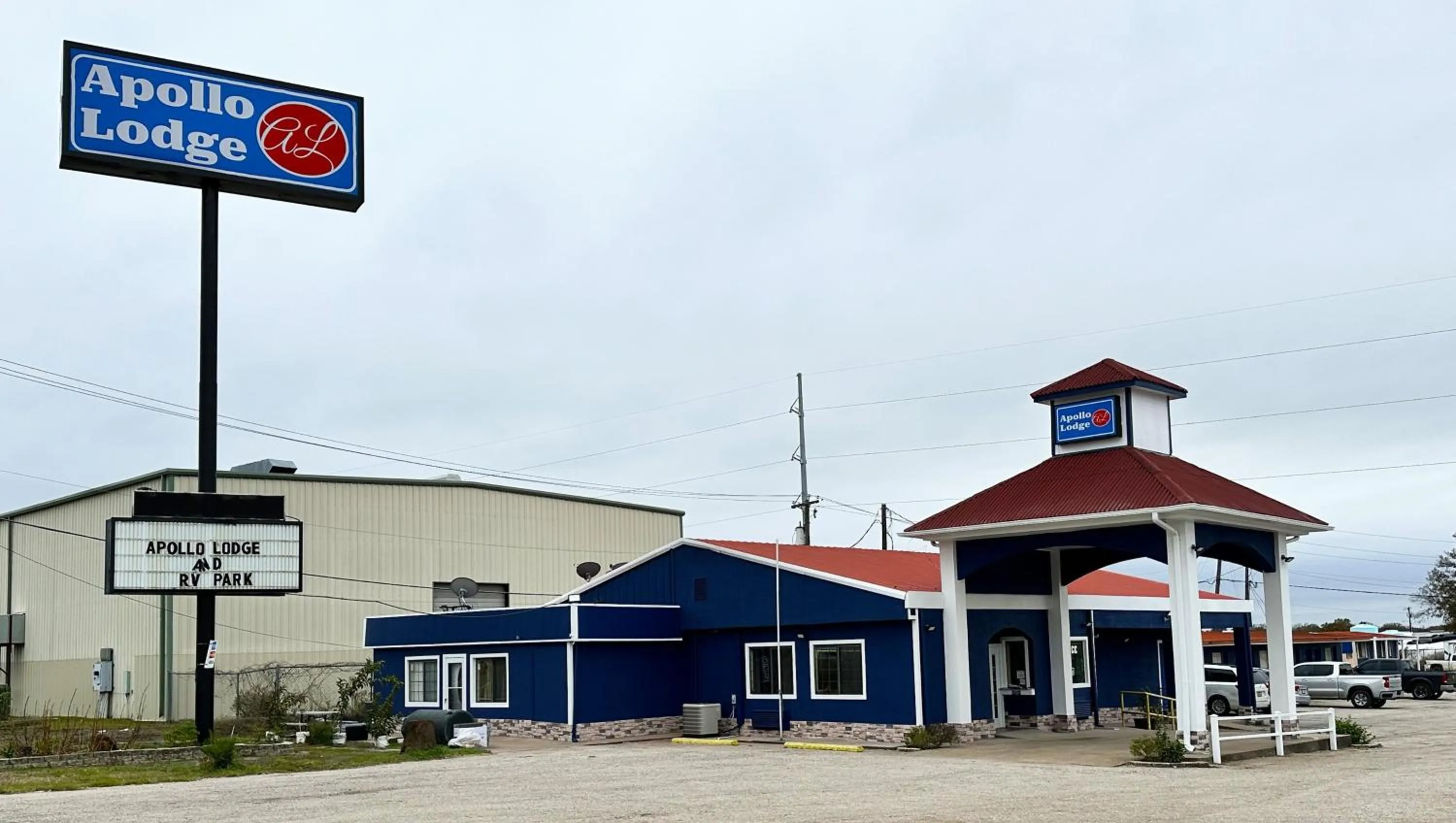 Property building in Apollo Lodge and RV Park