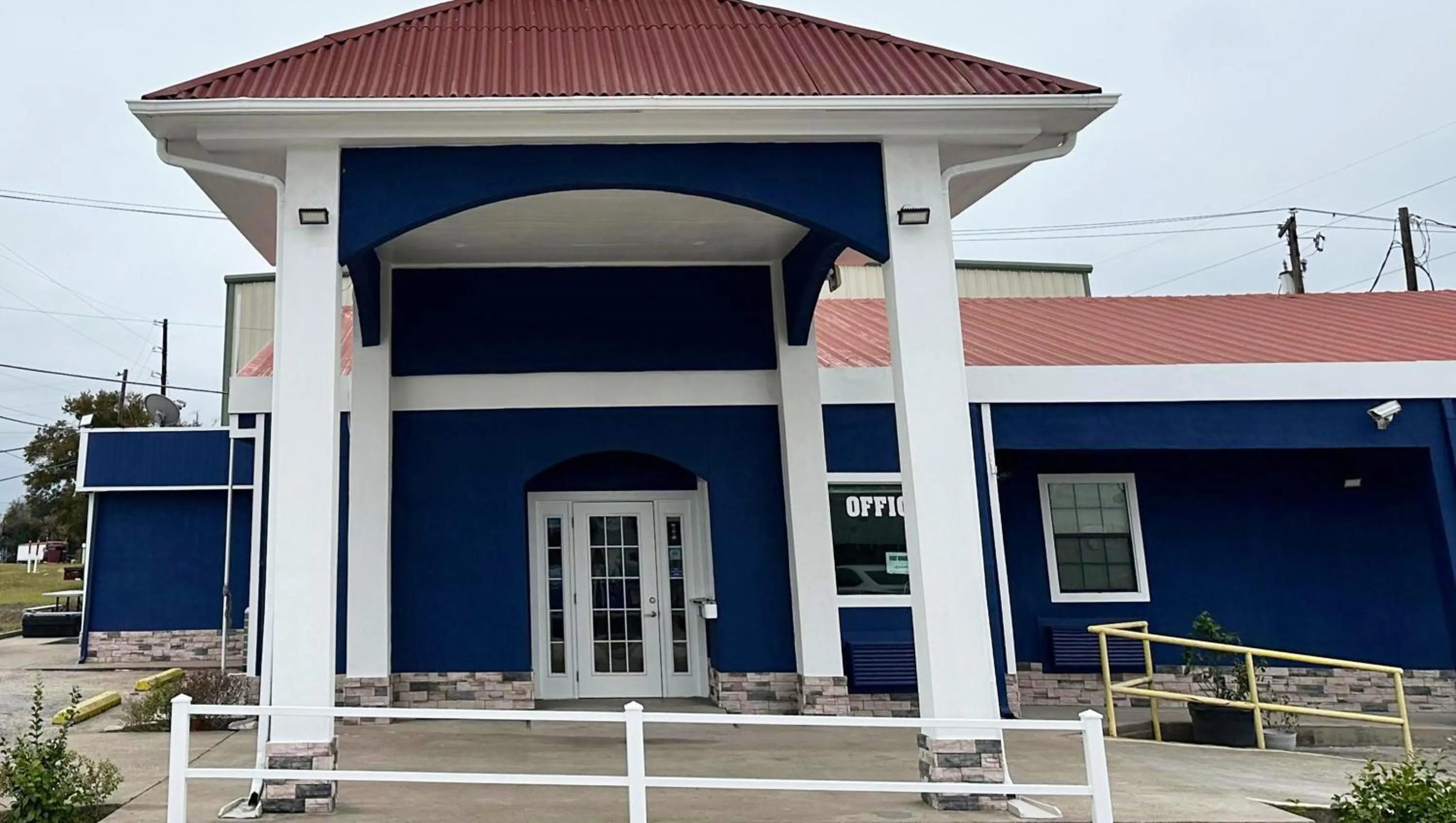 Property building in Apollo Lodge and RV Park