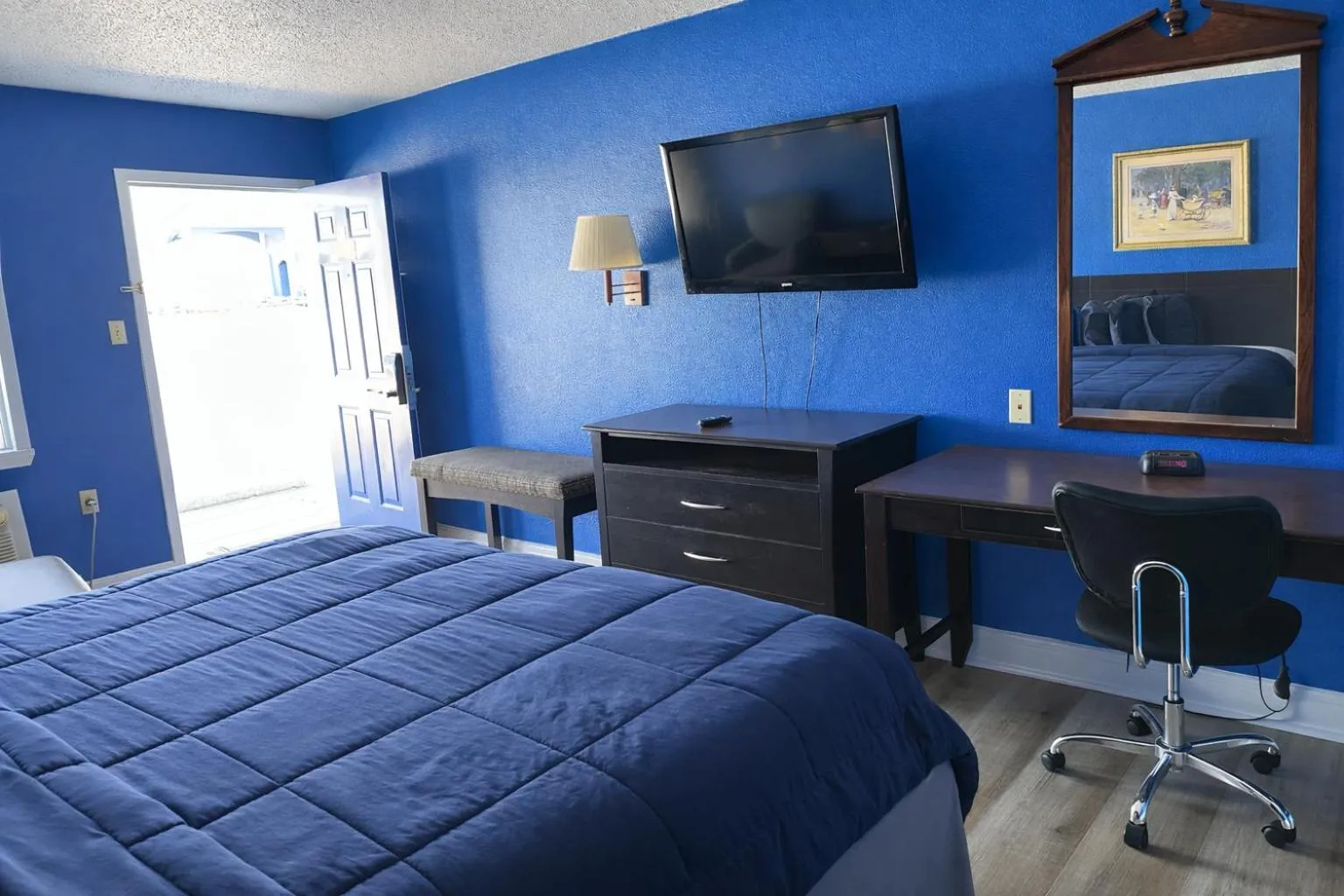 Bed in Apollo Lodge and RV Park