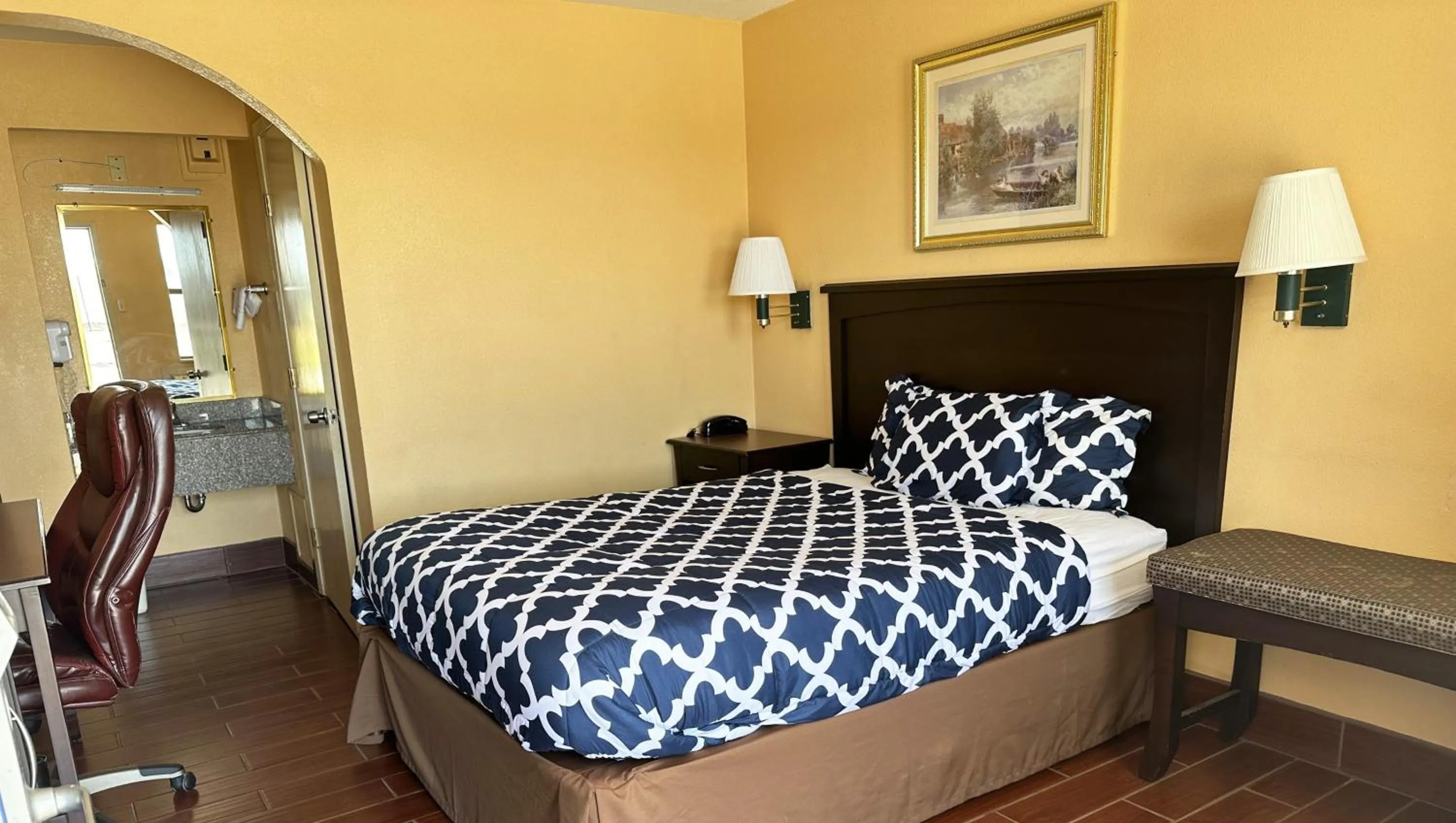 Bedroom, Bed in Apollo Lodge and RV Park