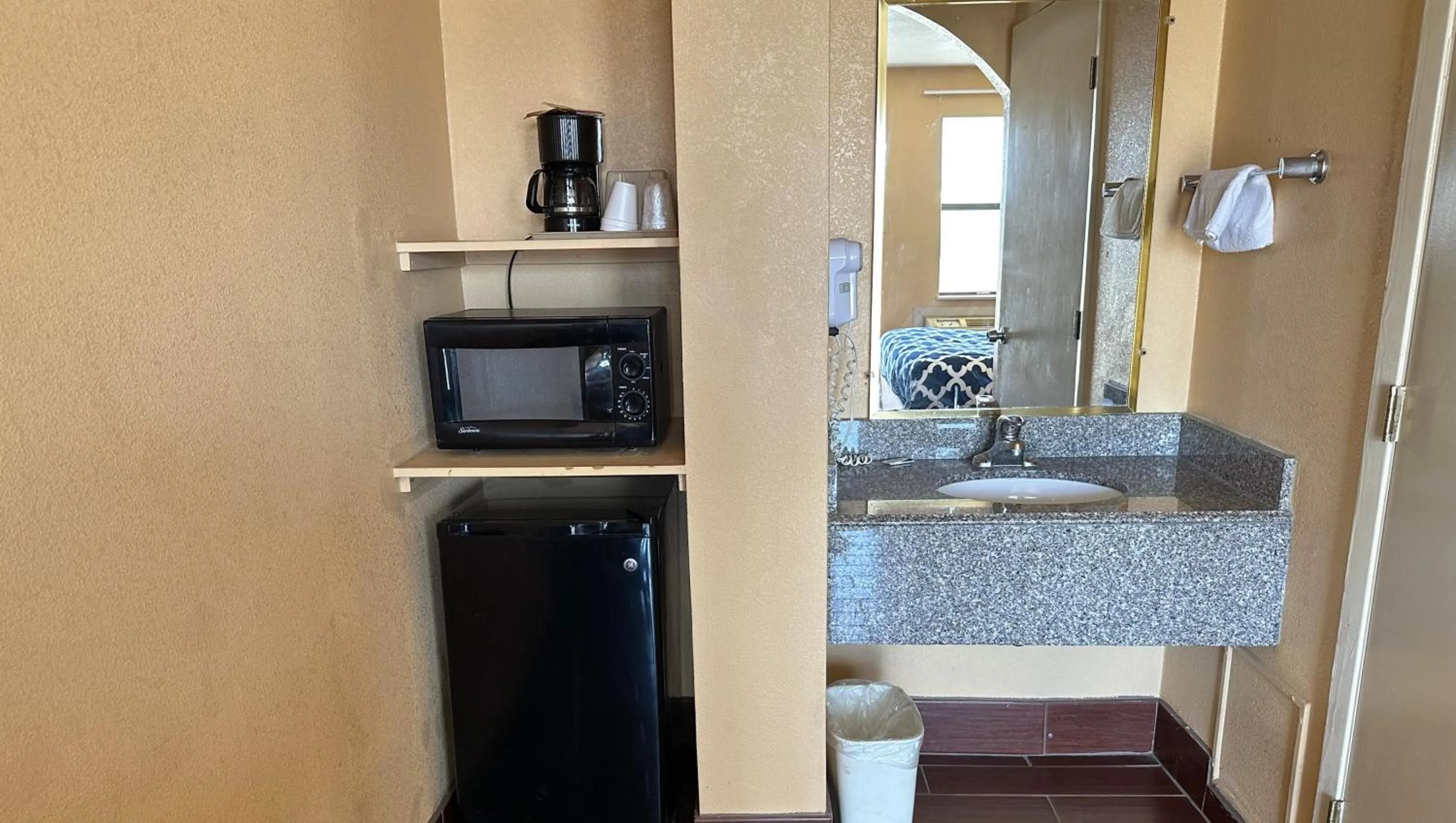 Bedroom in Apollo Lodge and RV Park