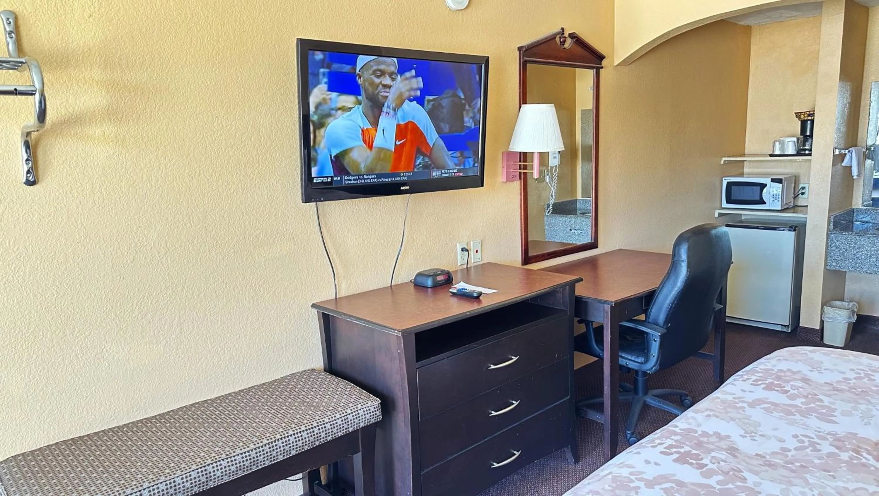 Bedroom, Bed in Apollo Lodge and RV Park