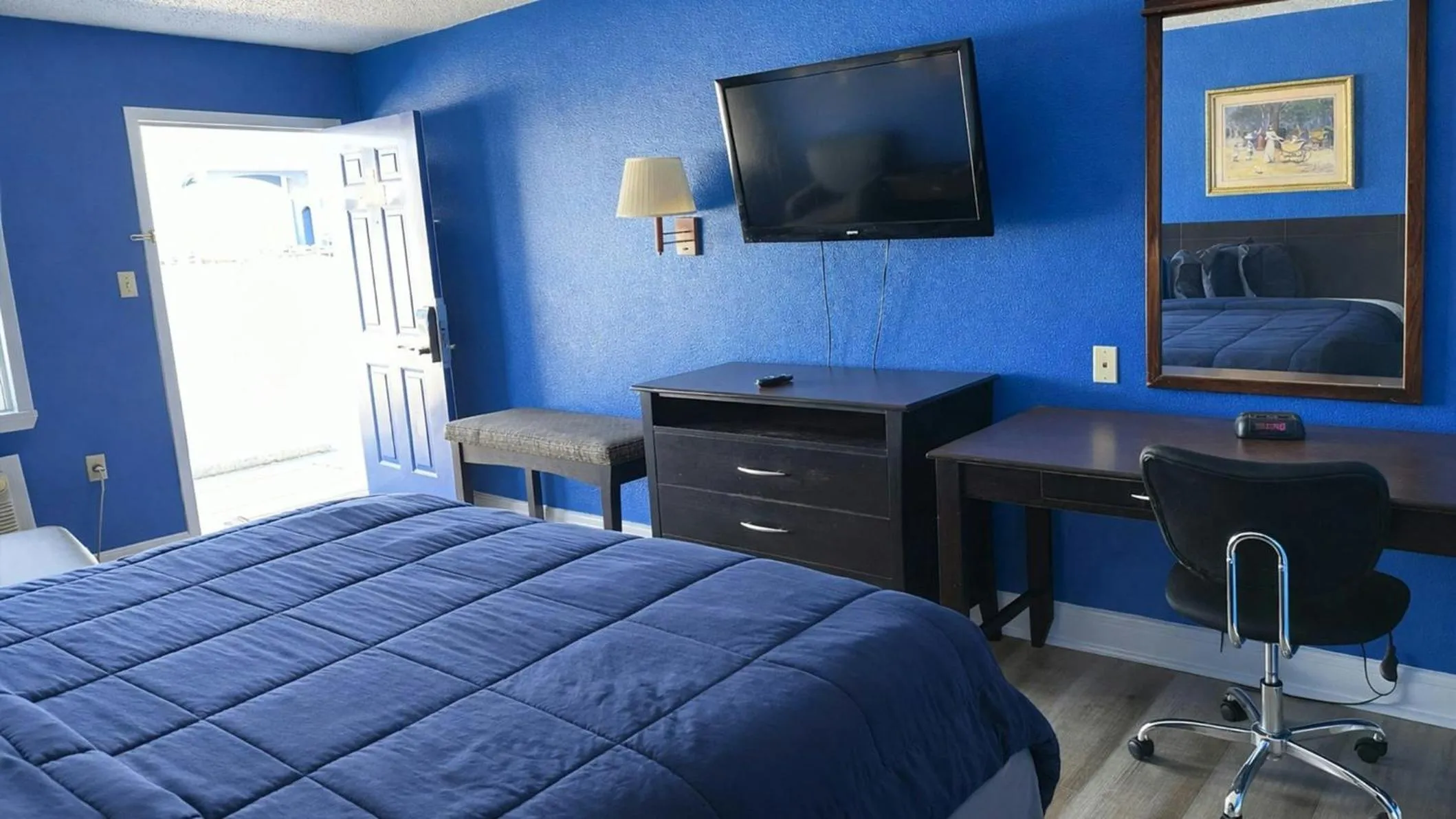 Bedroom in Apollo Lodge and RV Park