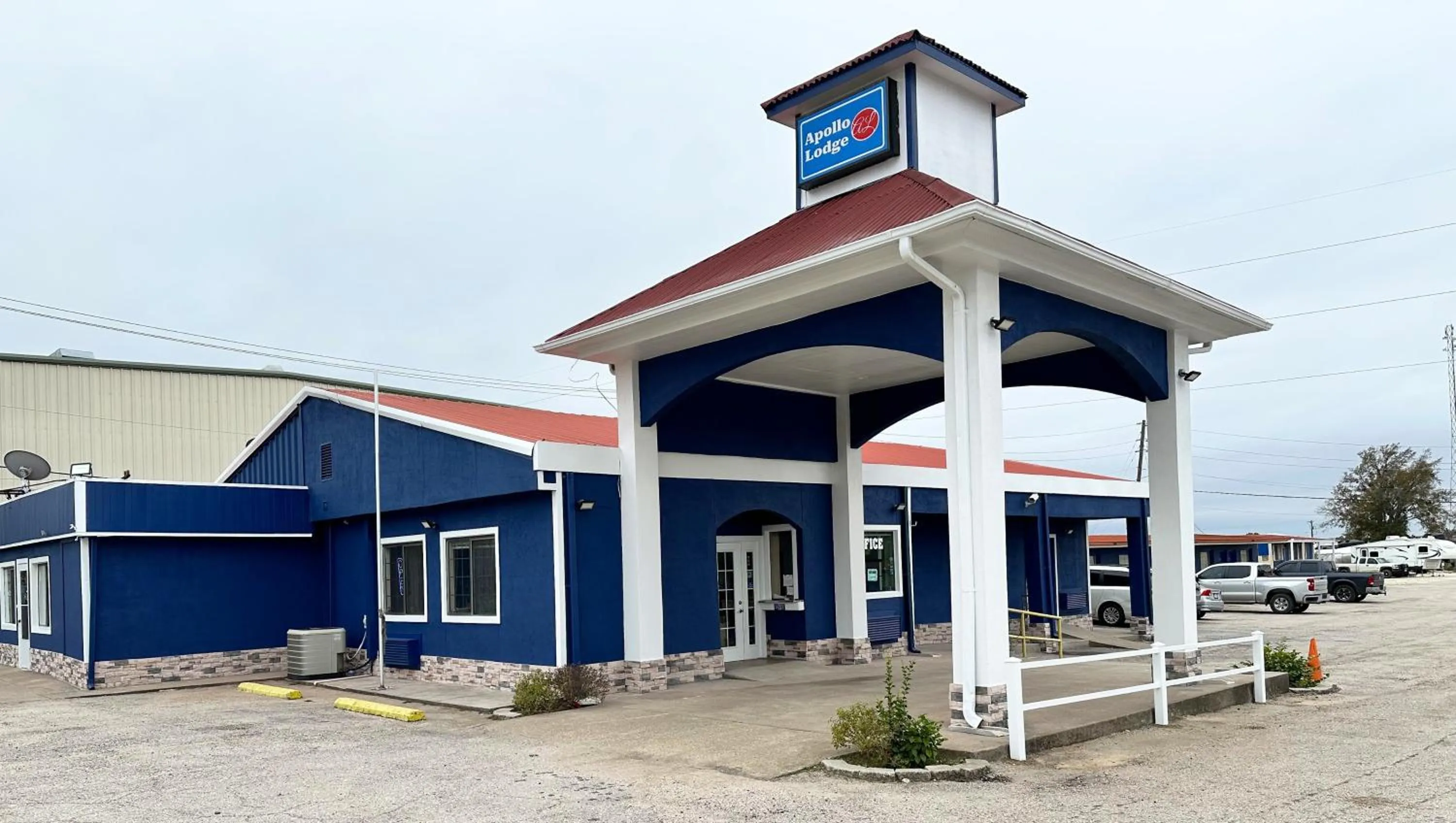 Property building in Apollo Lodge and RV Park