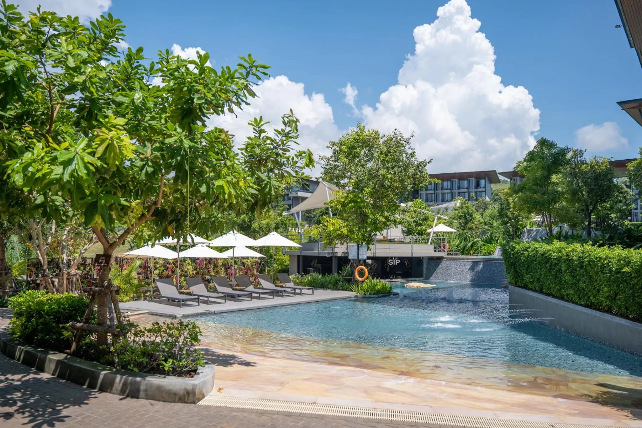 Swimming pool in VARANA Krabi Hotel