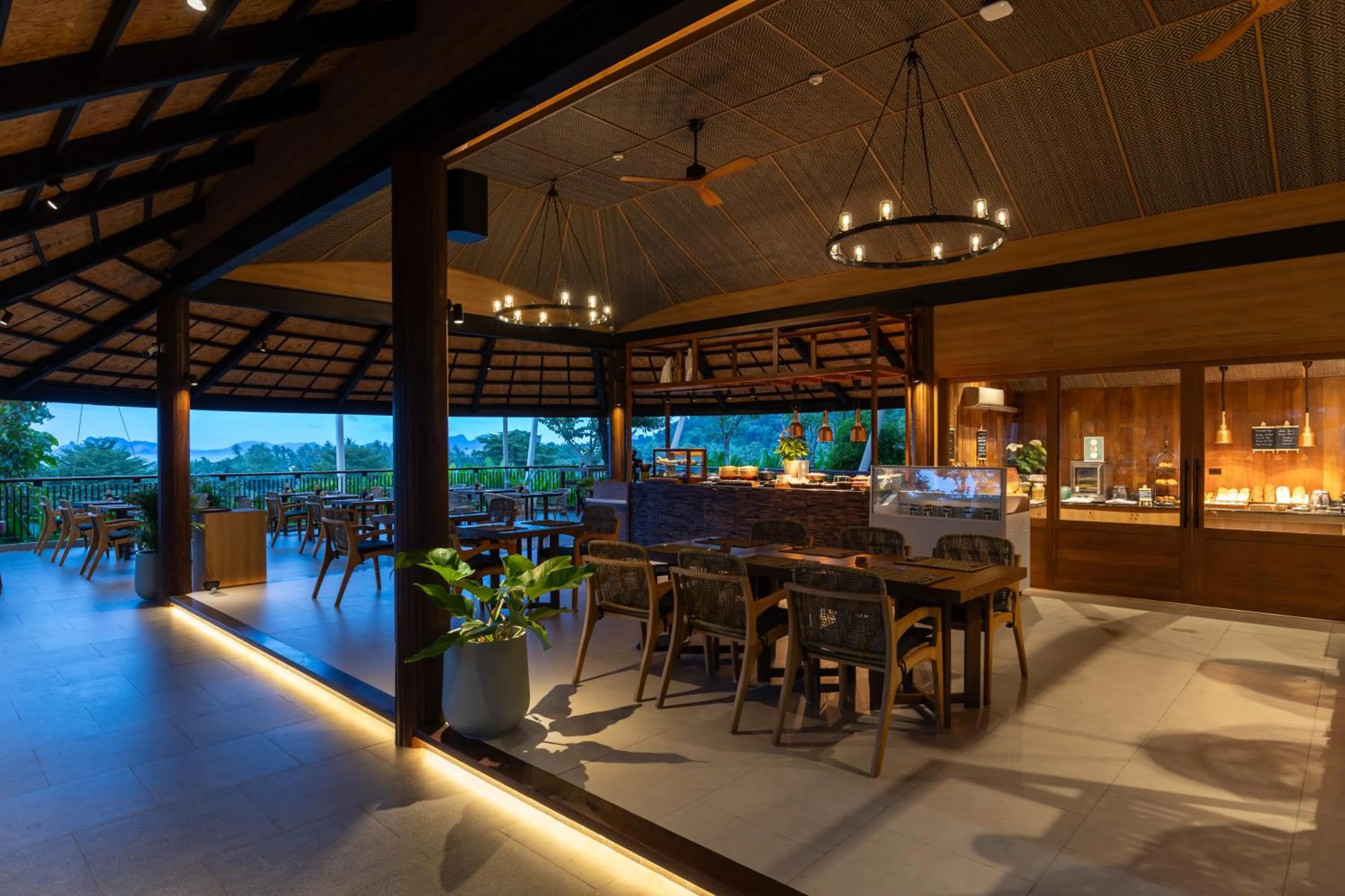 Restaurant/places to eat in VARANA Krabi Hotel