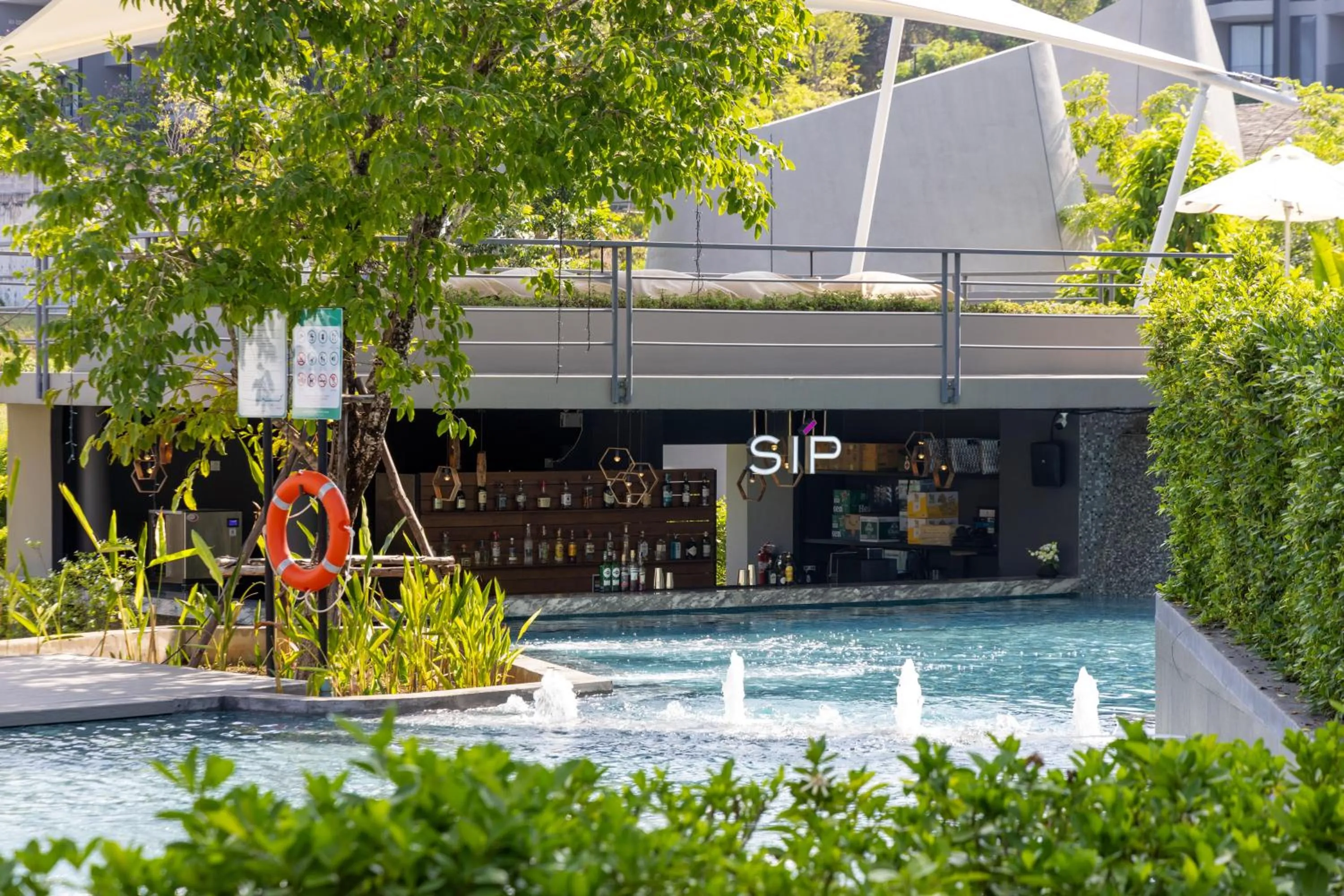 Swimming pool in VARANA Krabi Hotel