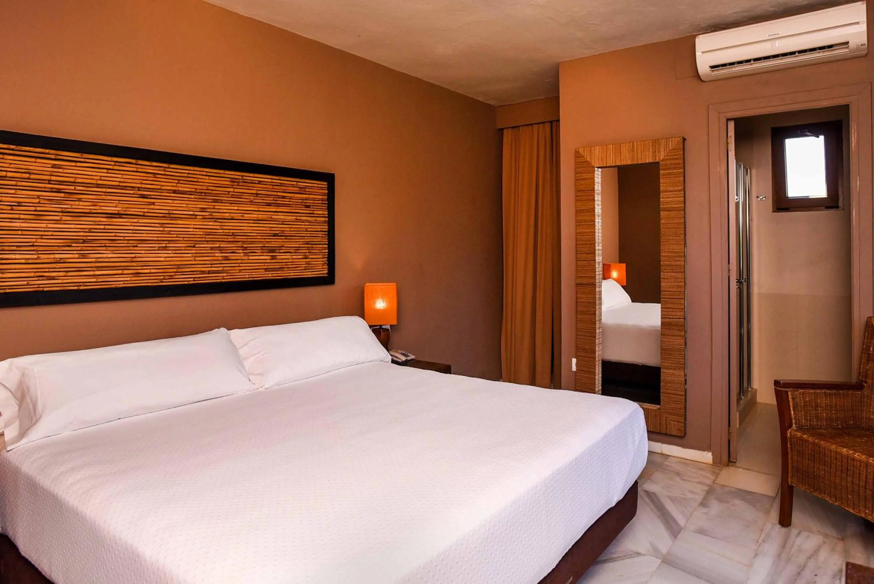 Bedroom, Bed in Chillout Hotel Tres Mares