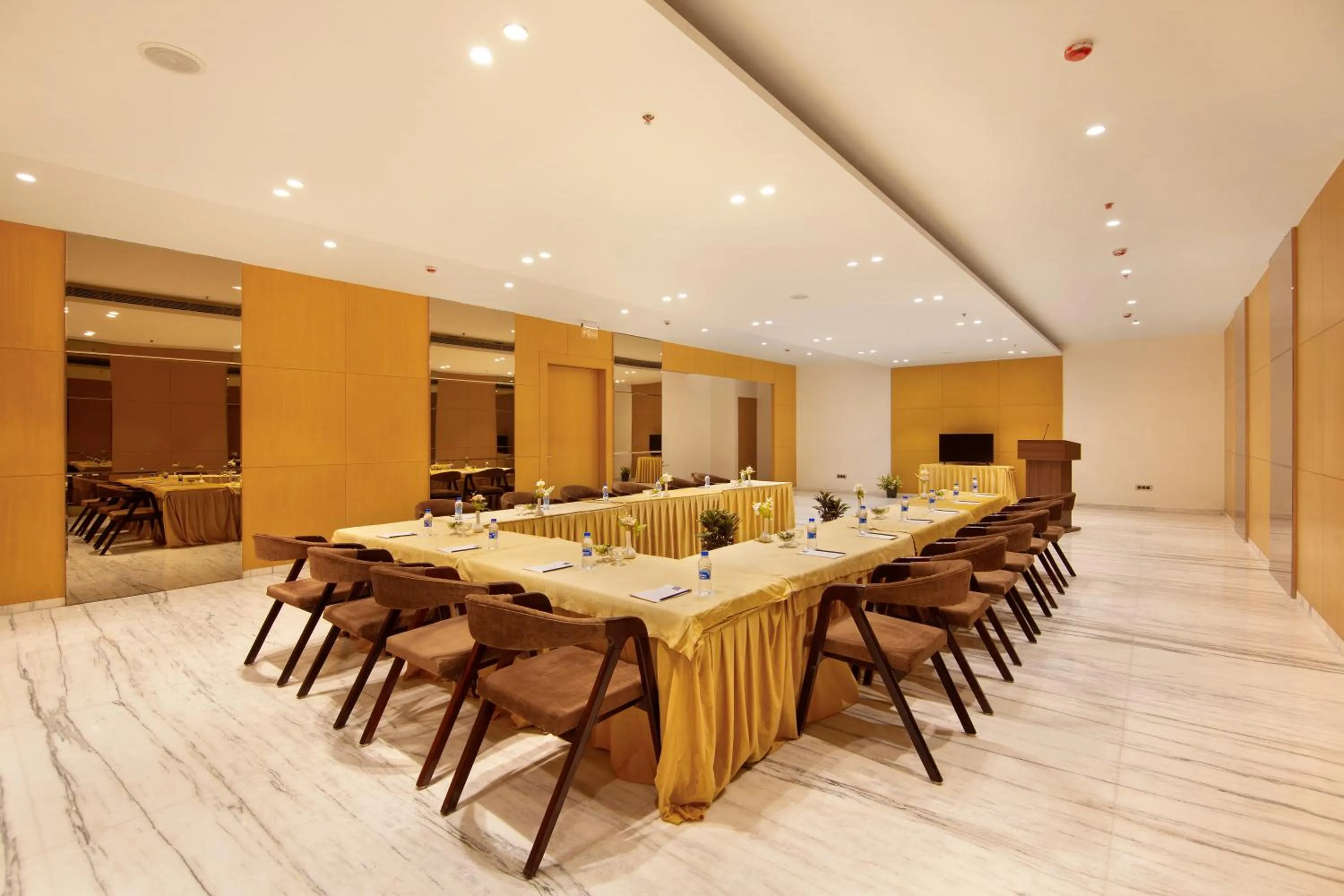 Meeting/conference room in Sarovar Portico Sonipat
