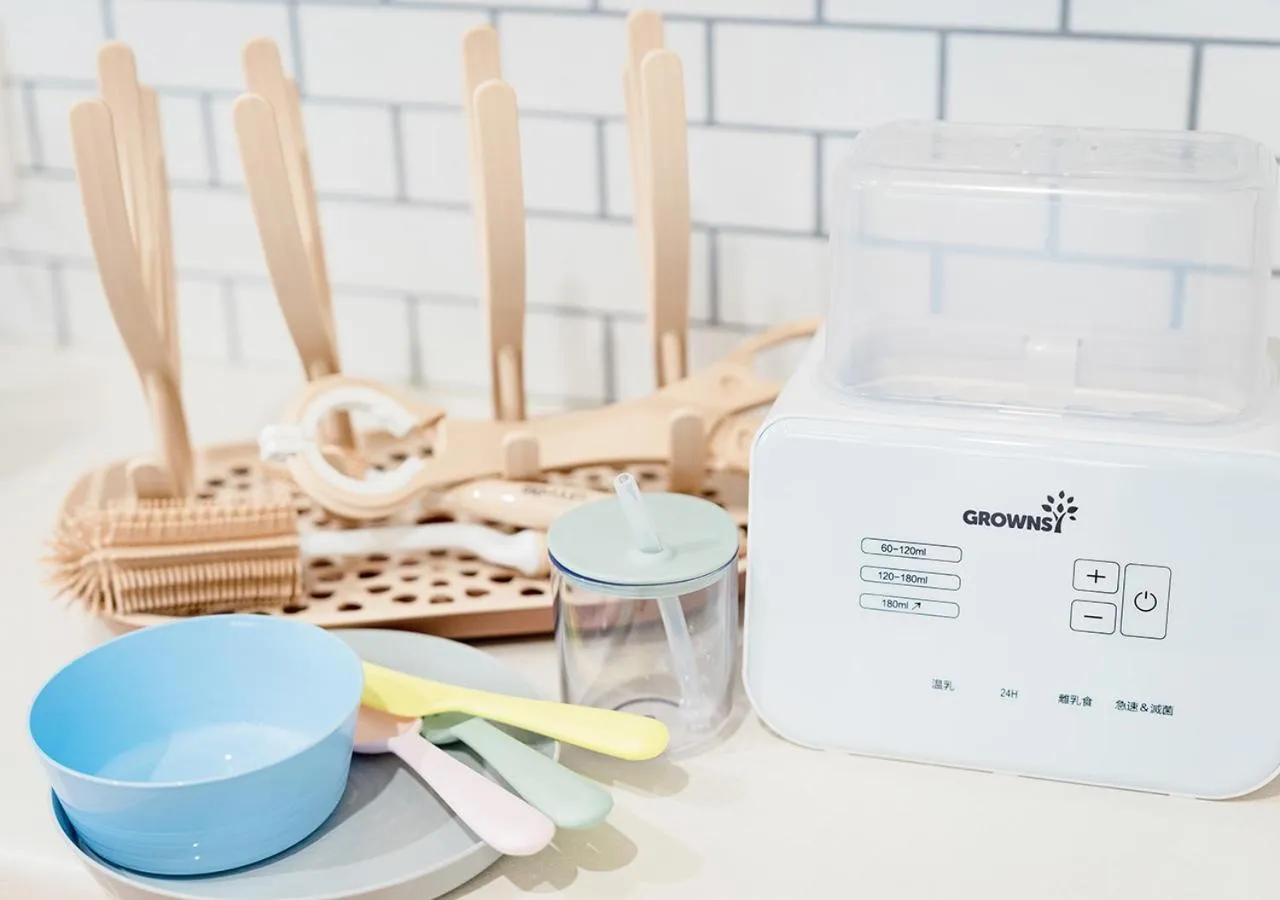 children in Villa Malibu Palm Springs Miyakojima Resort