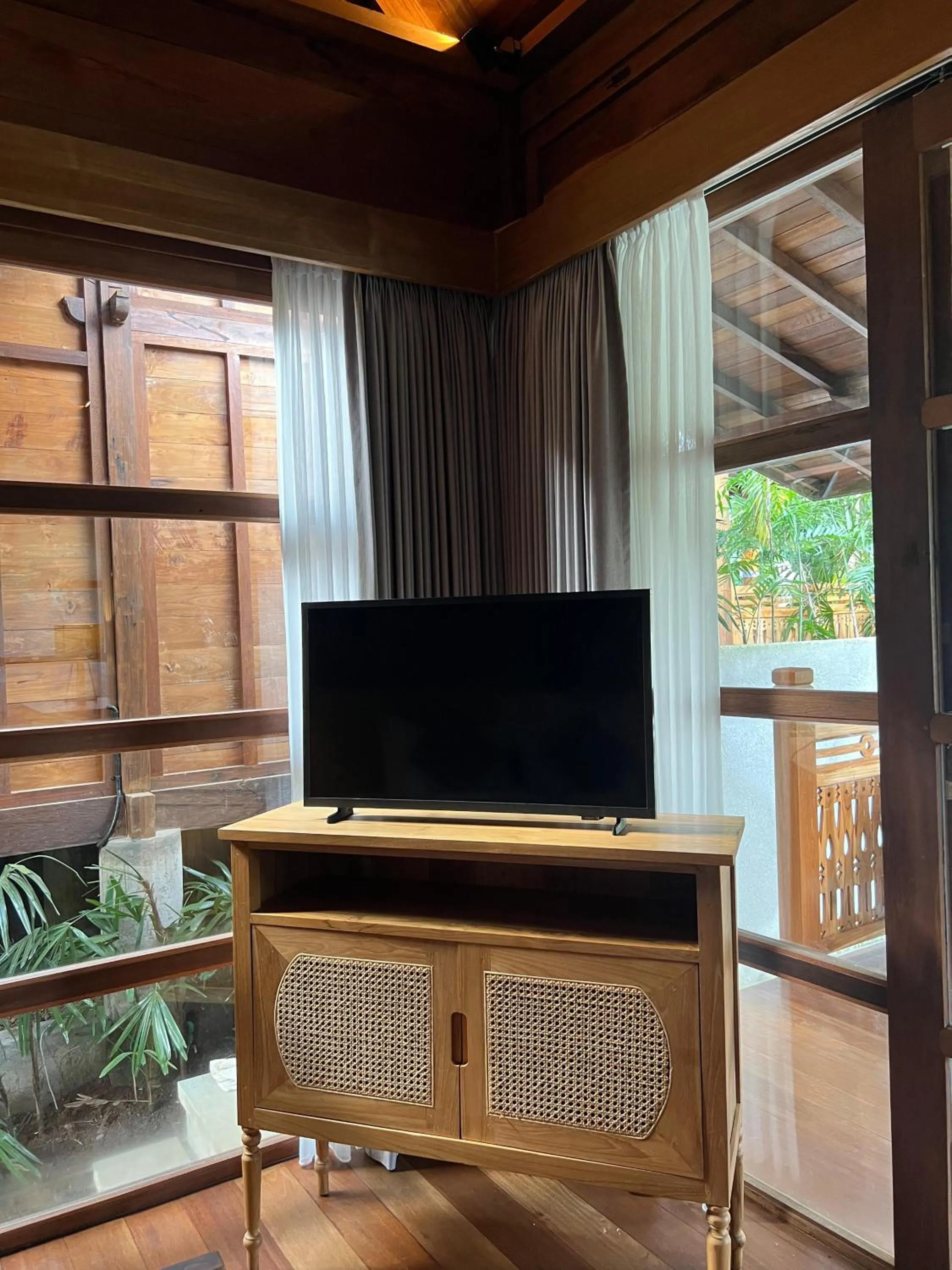 TV and multimedia in RUMAH KAYU RESORT
