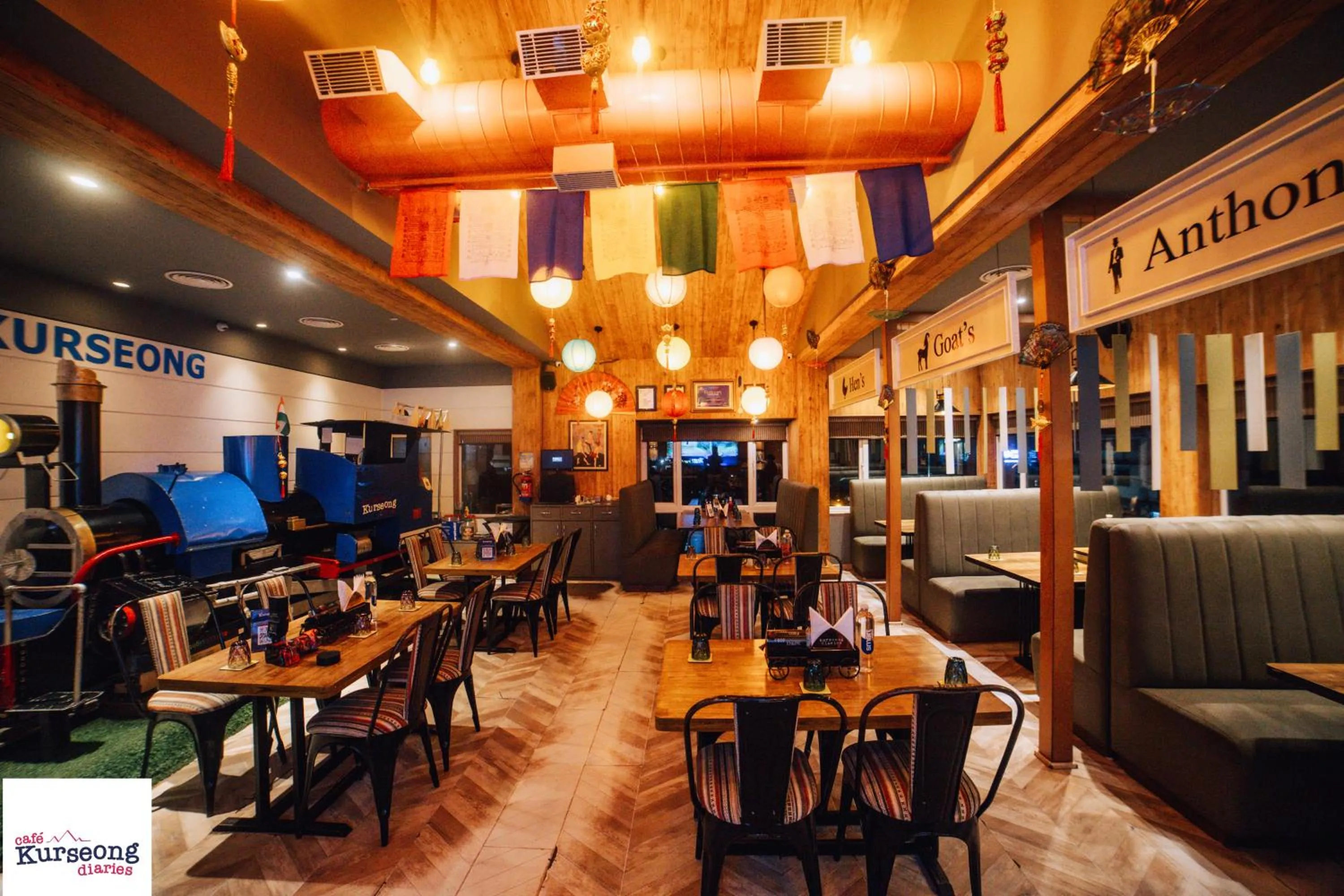 Restaurant/places to eat in Amarjeet Hotel