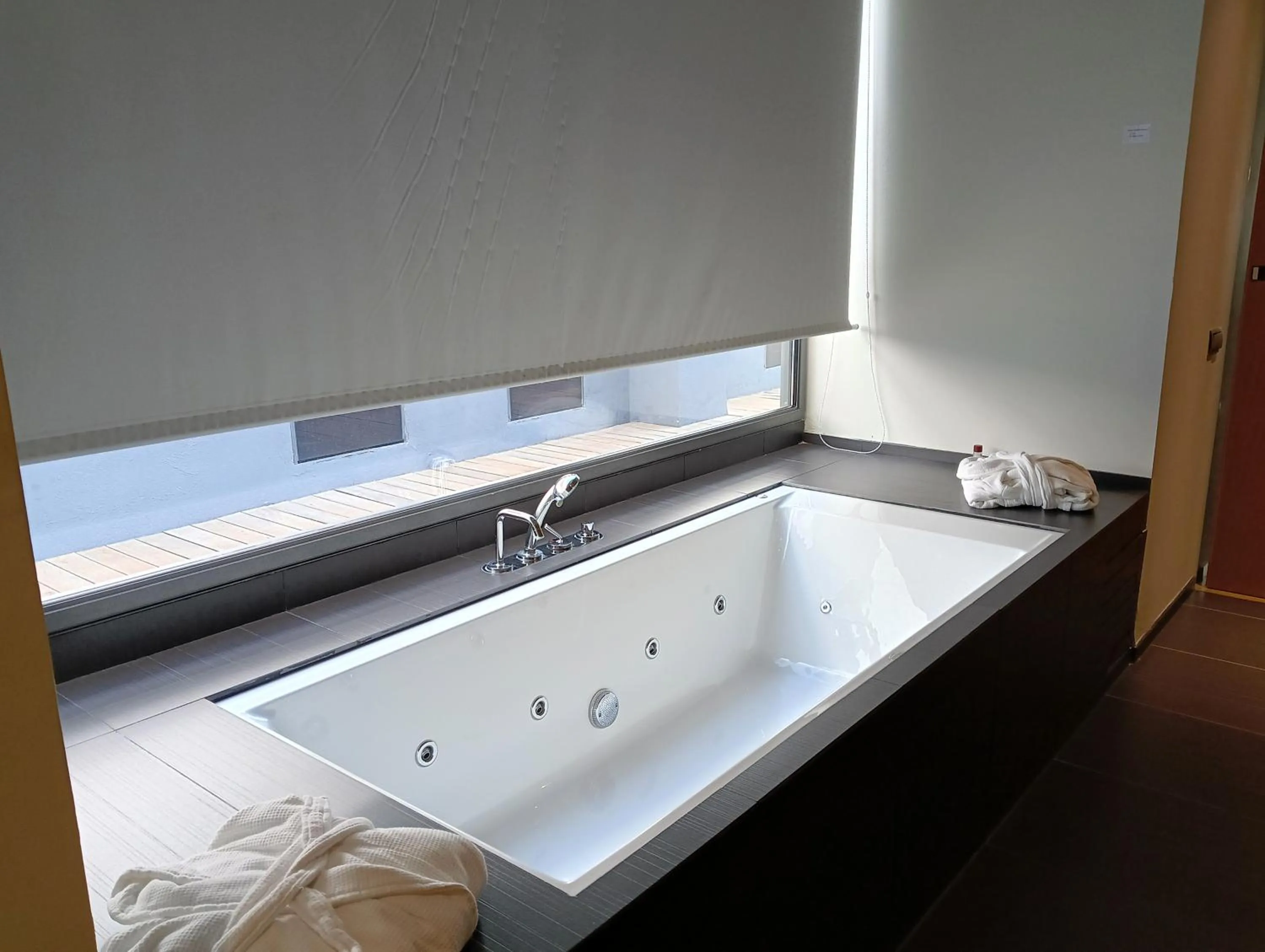 Hot Tub in Blu Hotel Almansa