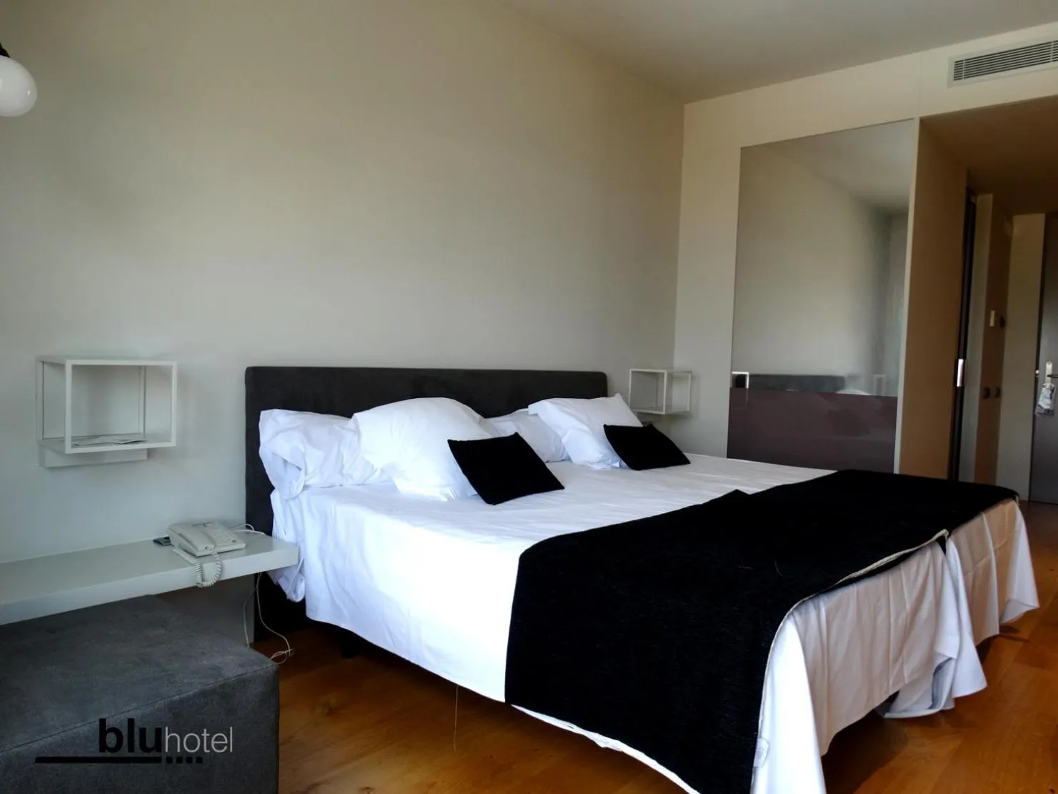 Bed in Blu Hotel Almansa