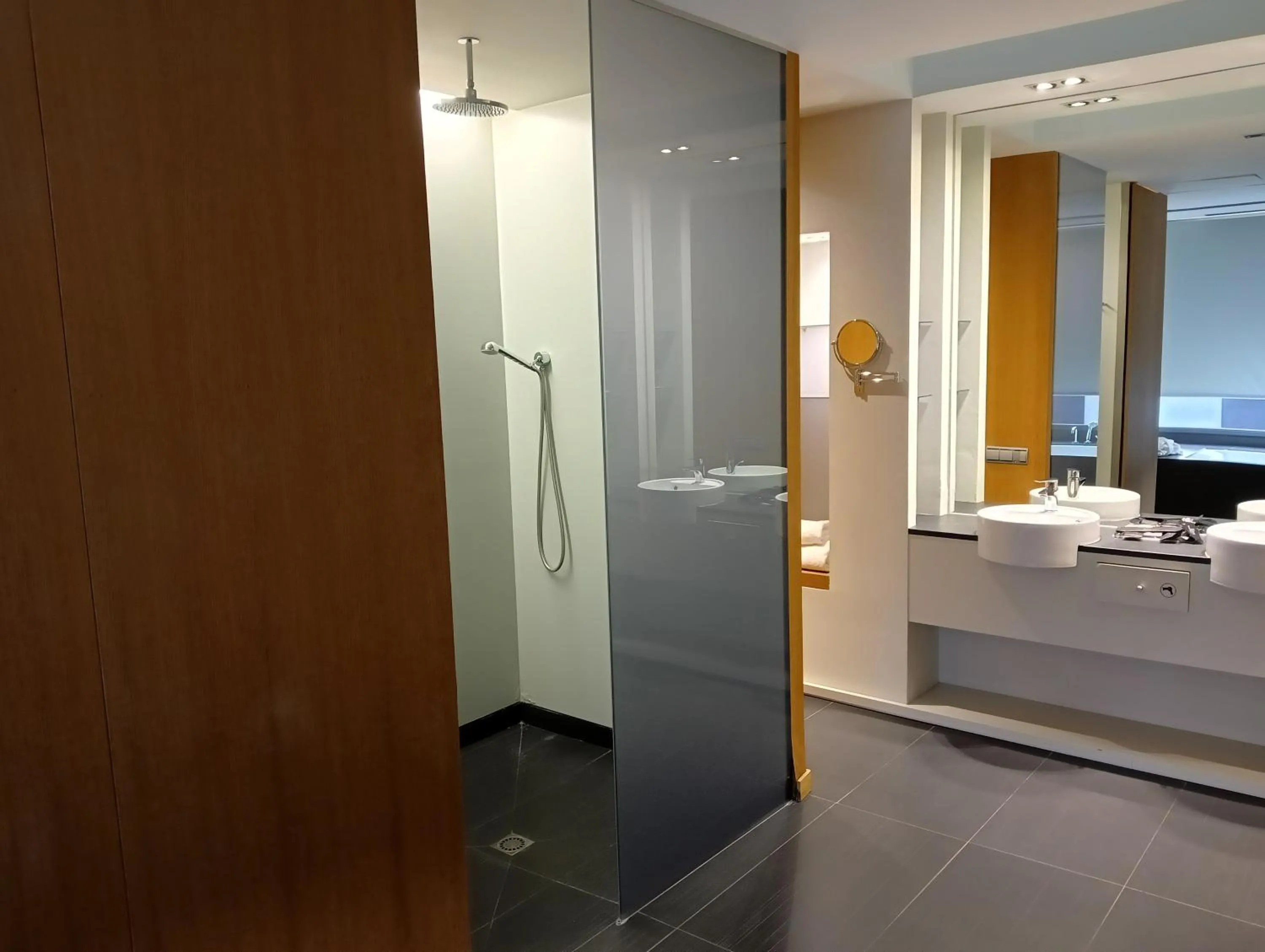 Shower in Blu Hotel Almansa