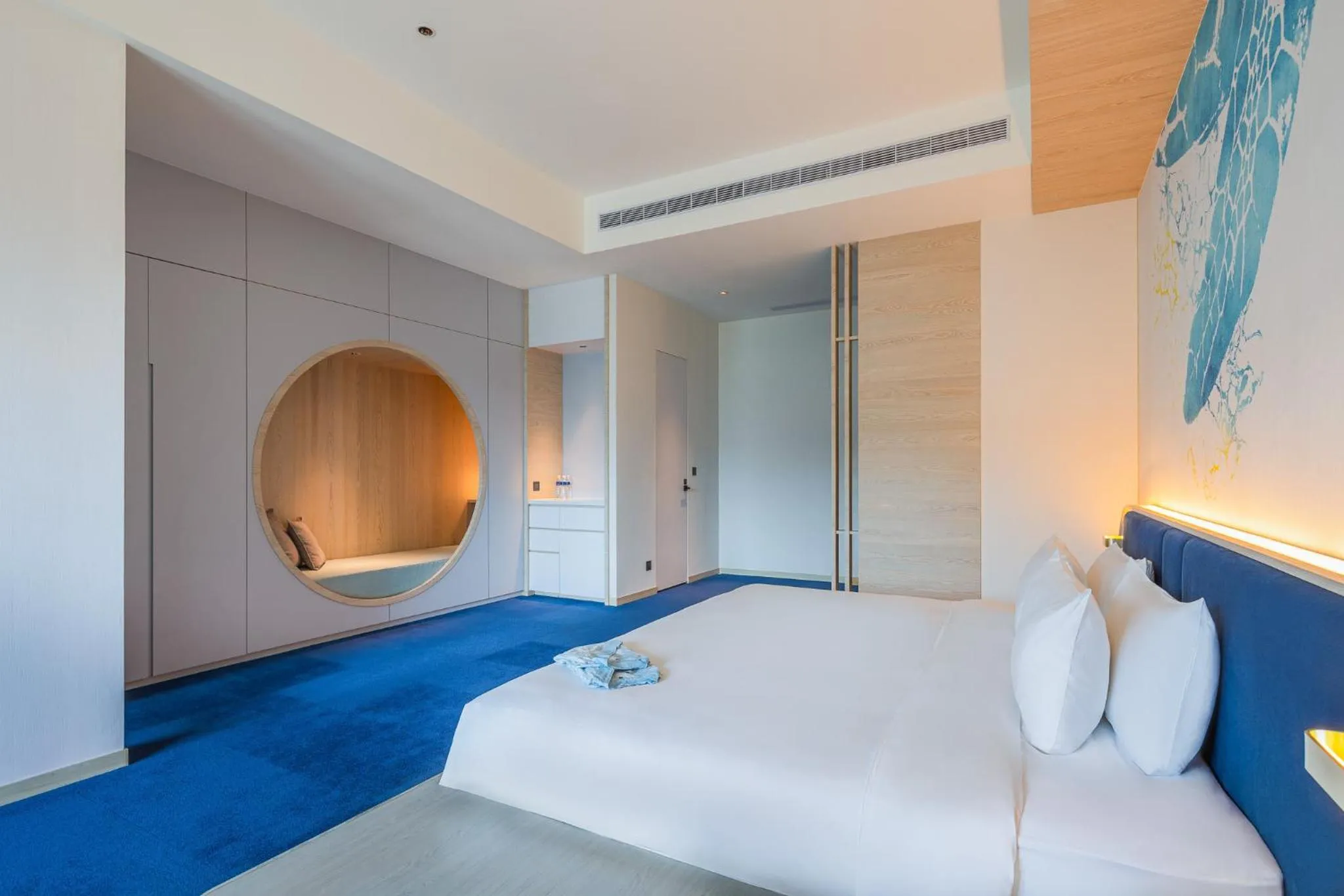 Photo of the whole room, Bed in The Archipelago