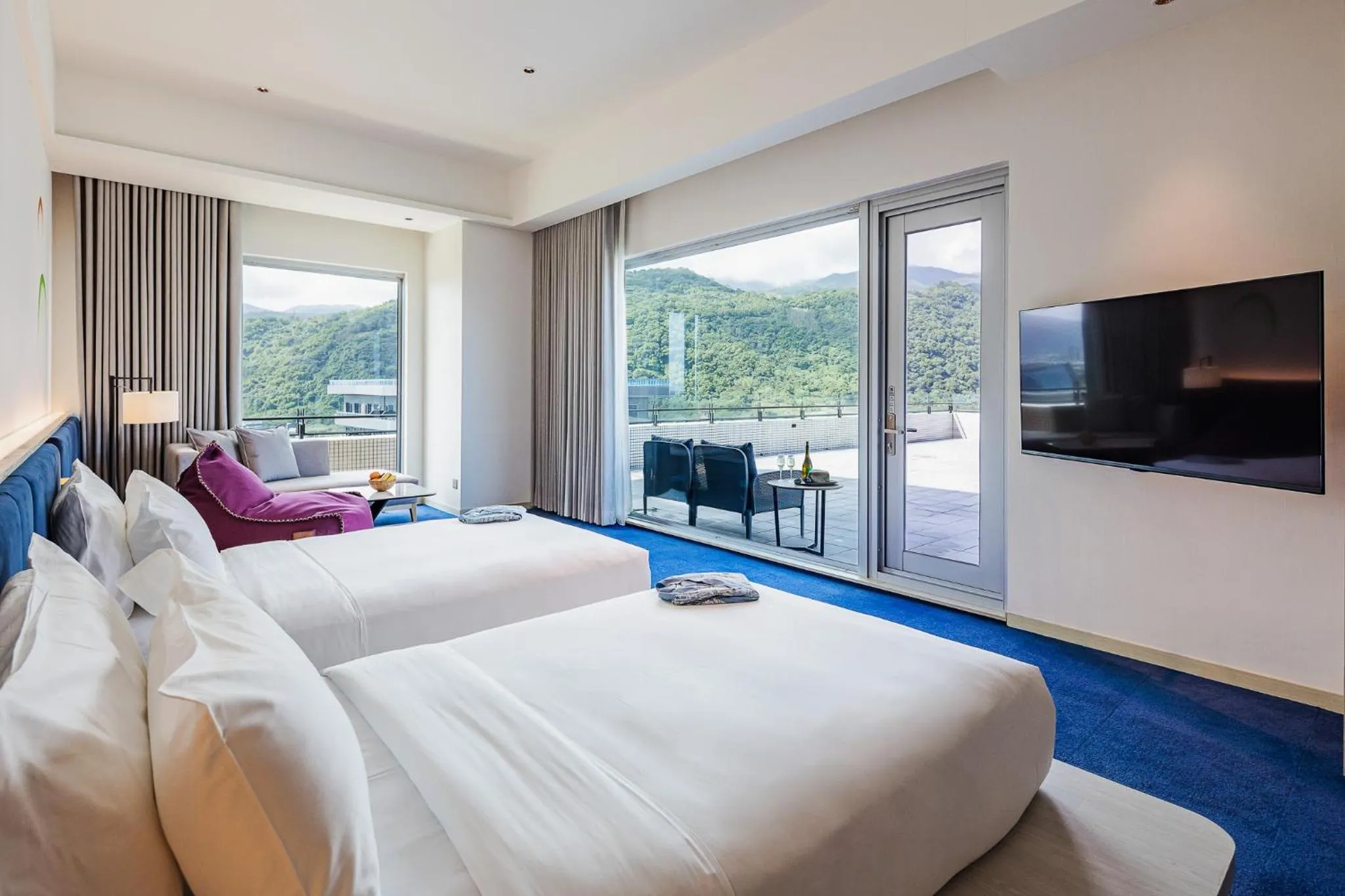 Photo of the whole room, Bed in The Archipelago