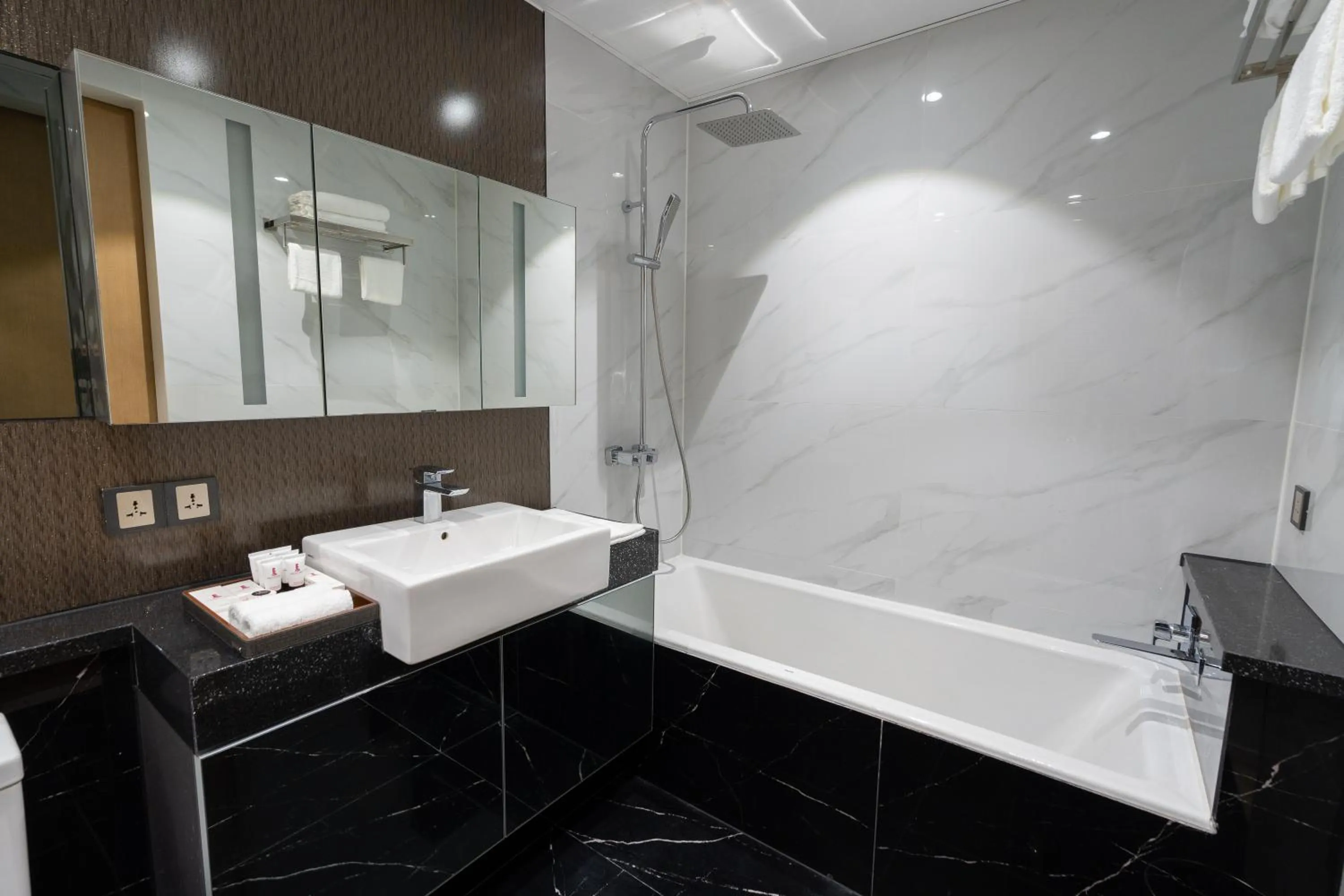 One Euphoria Luxe Hotel