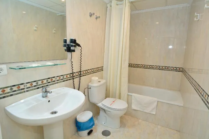 Bathroom in Apartamentos HC Burriana Playa