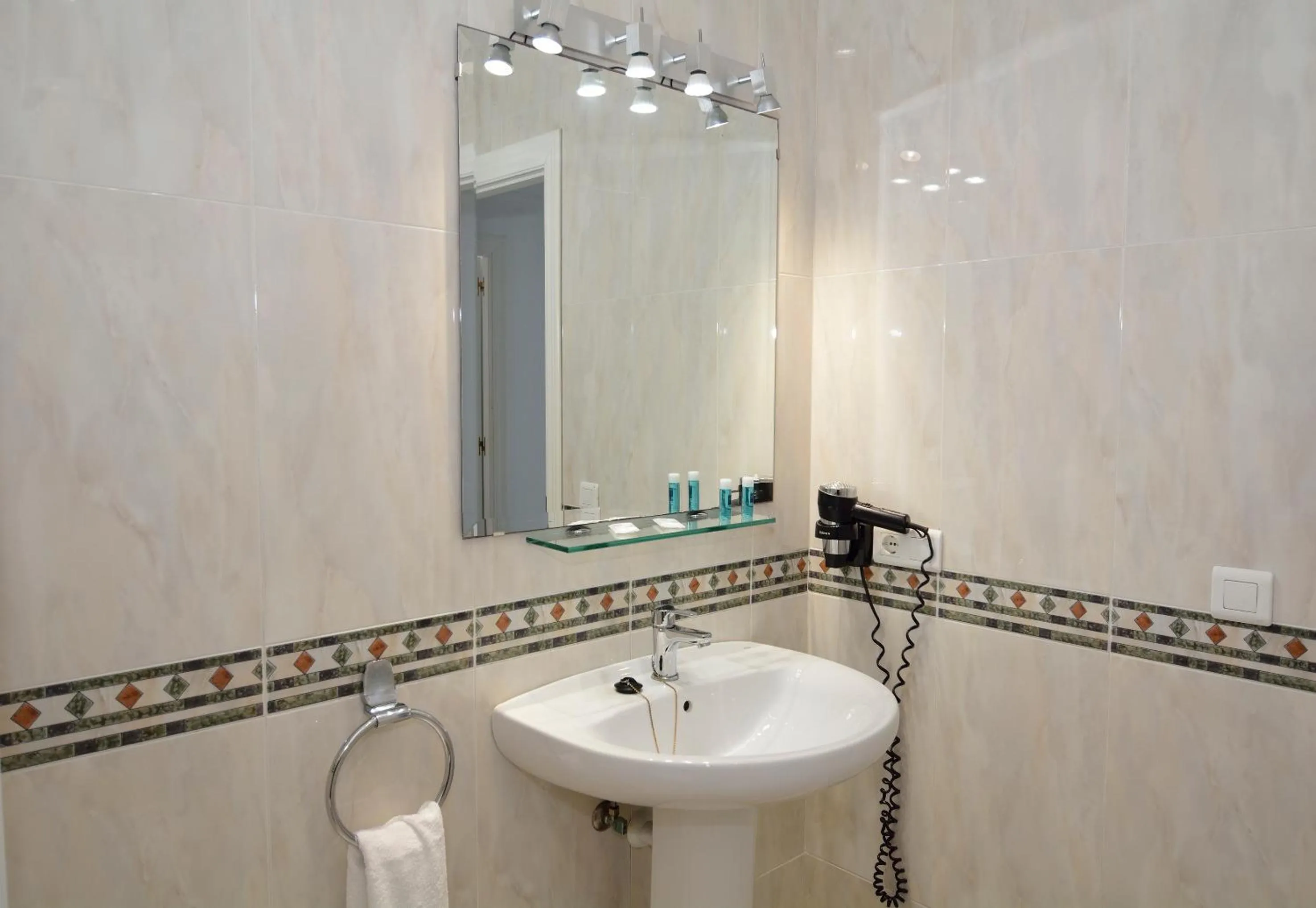 Bathroom in Apartamentos HC Burriana Playa