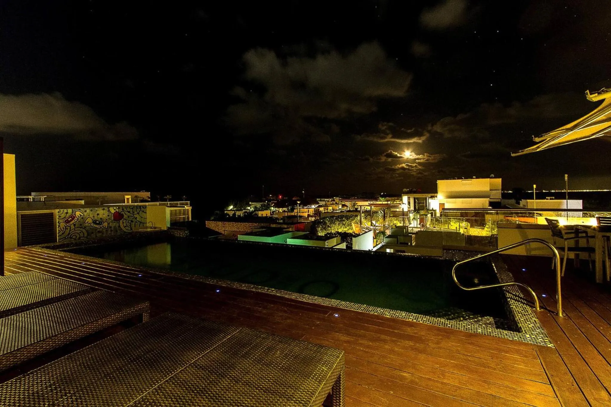 Breathtaking 2 Bedroom, Private Terrace - Bbq