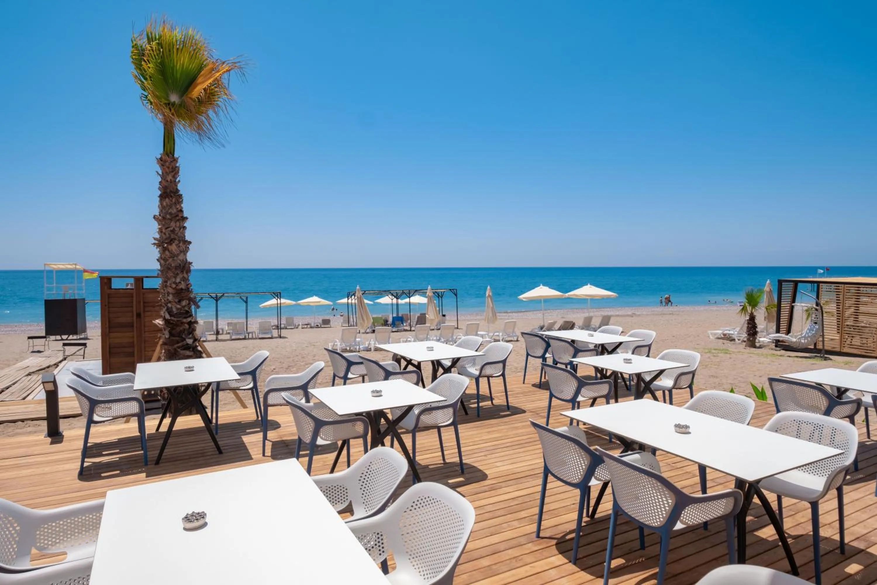 Restaurant/places to eat in La Benata Beach Hotel