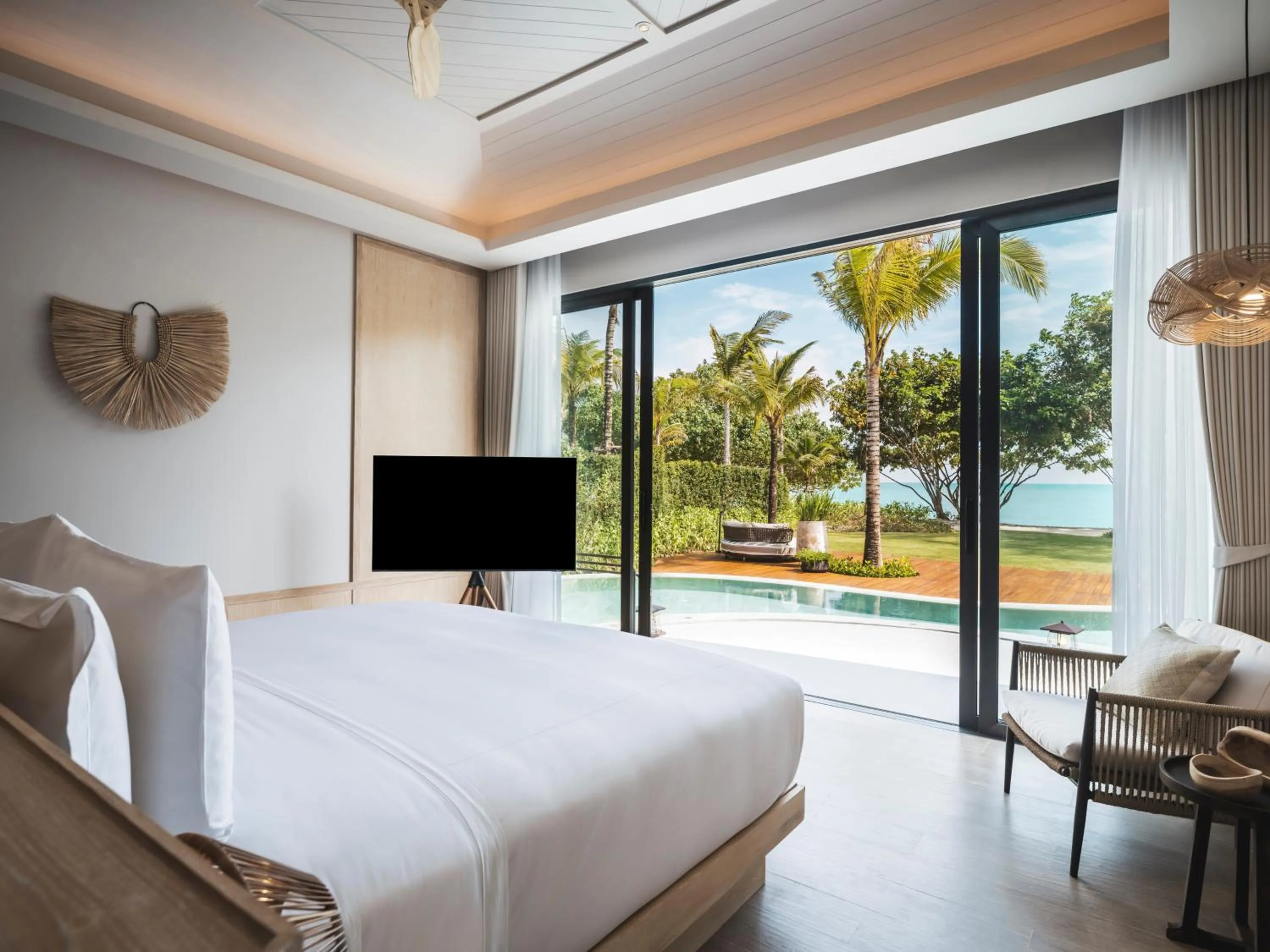 Bed in Anantara Koh Yao Yai Resort & Villas