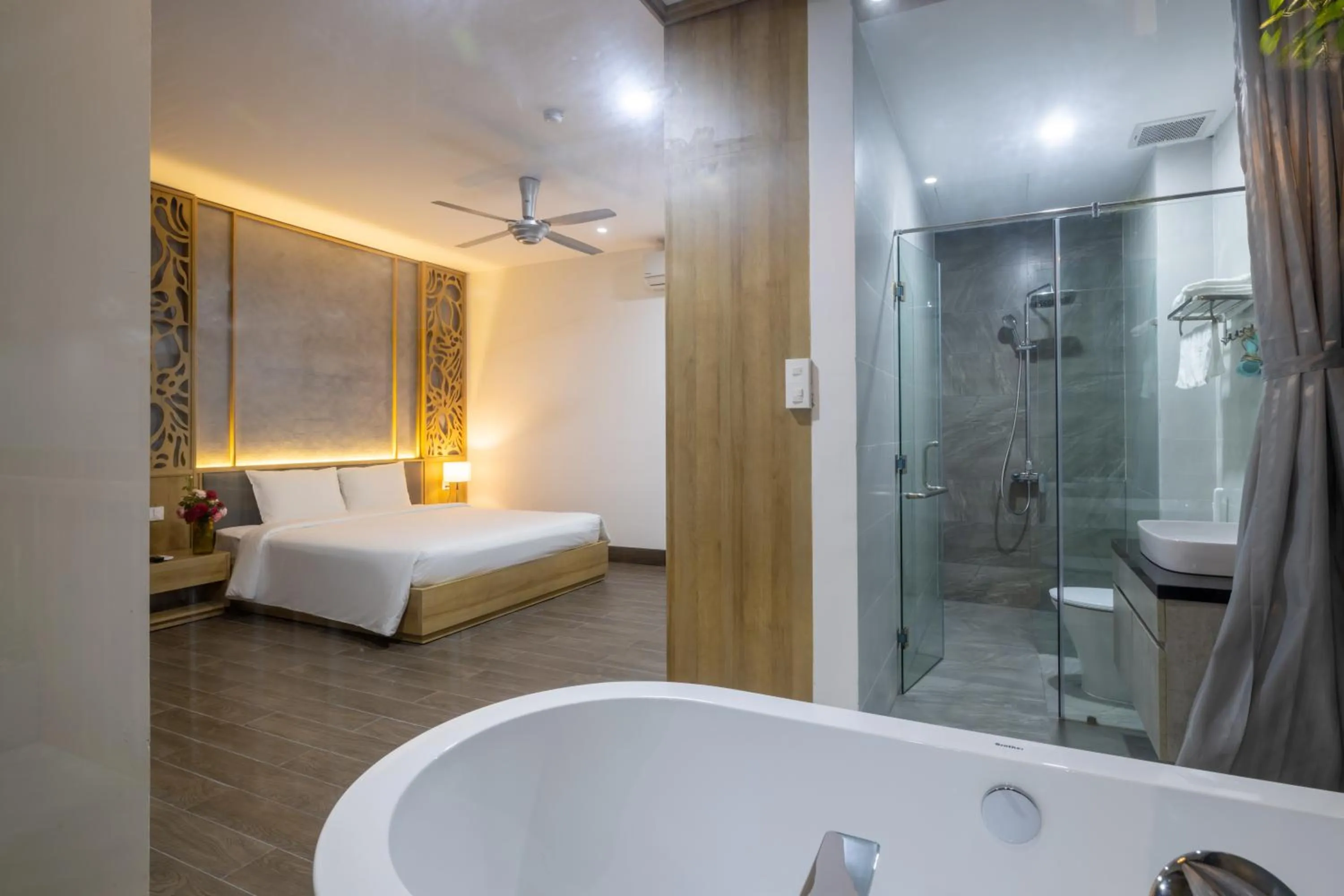 Shower, Bed in Moon Sun Boutique Villa Hotel